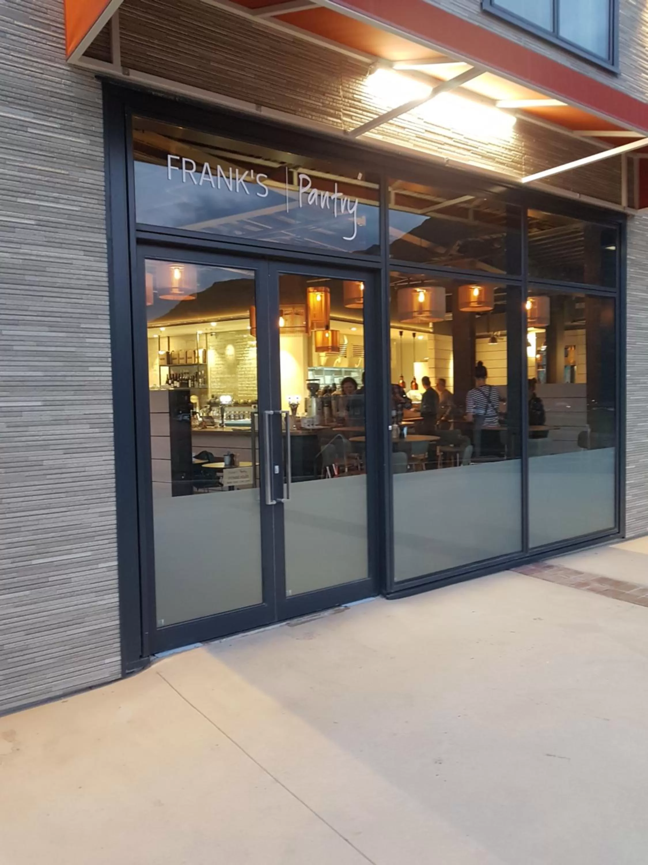 Restaurant/places to eat in Wyndham Garden Remarkables Park Queenstown