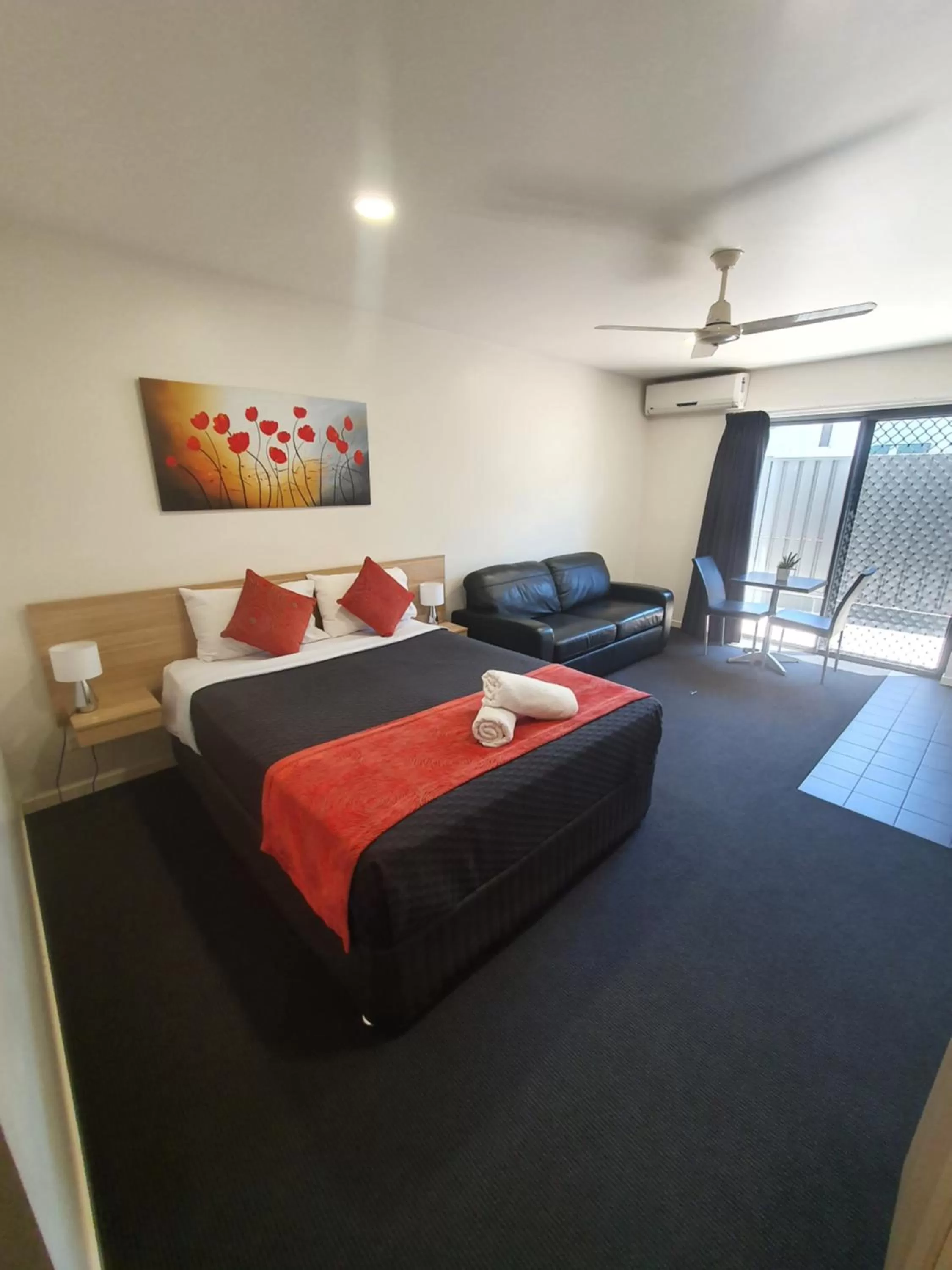 Queen Studio with Kitchenette in Abode37 Motel Emerald