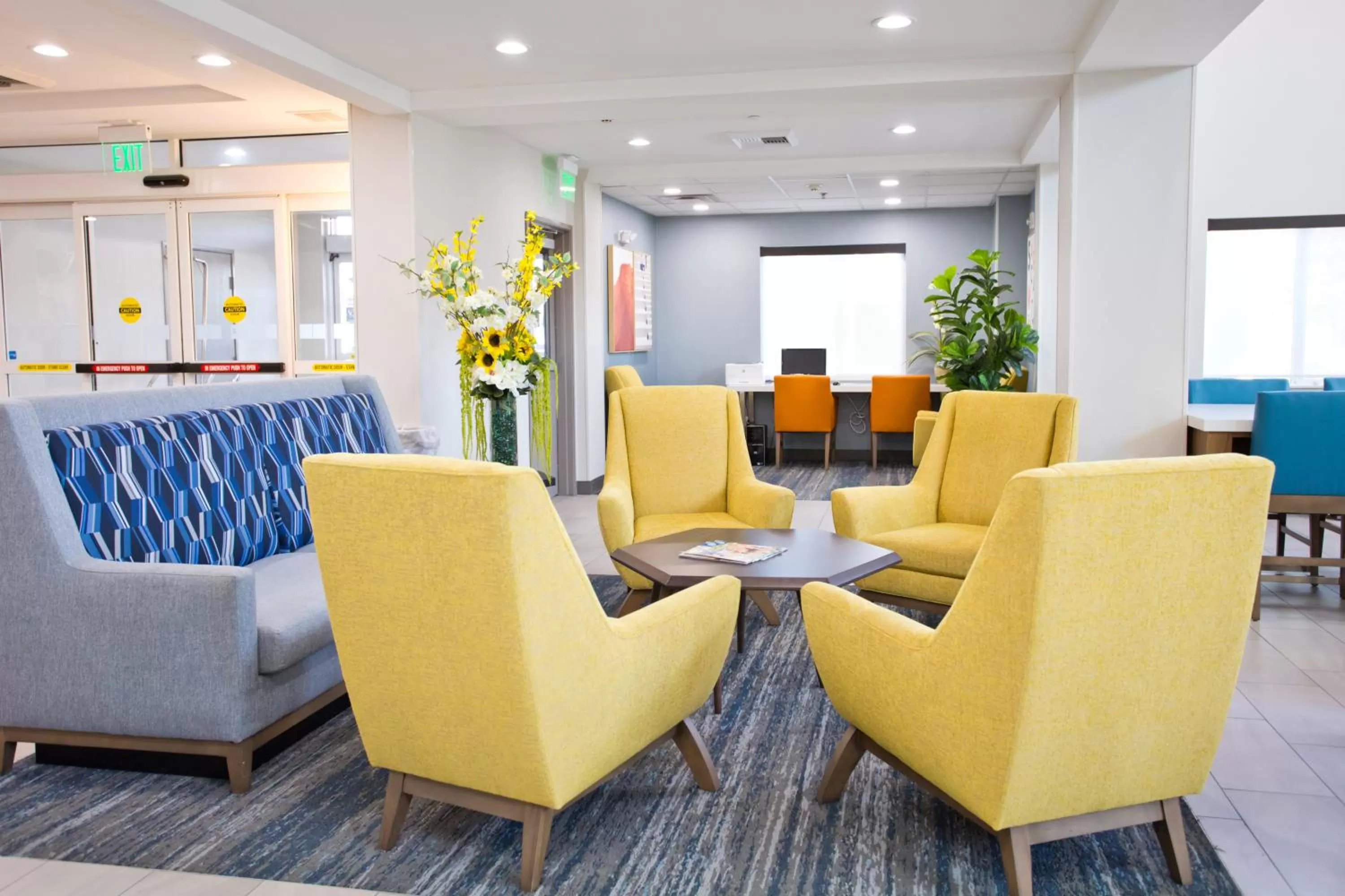 Lobby or reception in Holiday Inn Express & Suites Sacramento NE Cal Expo by IHG