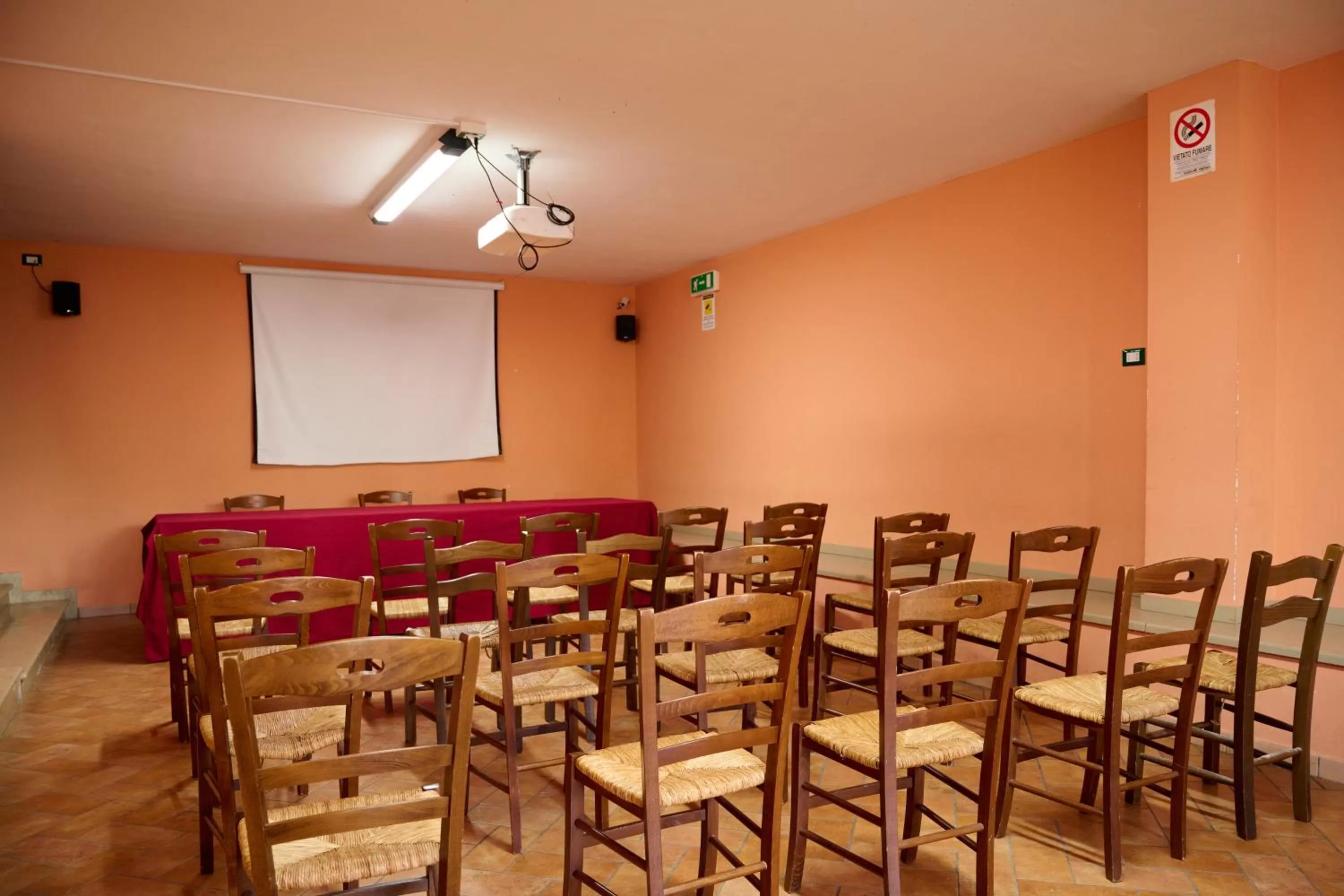 Business facilities in Albergo Shine