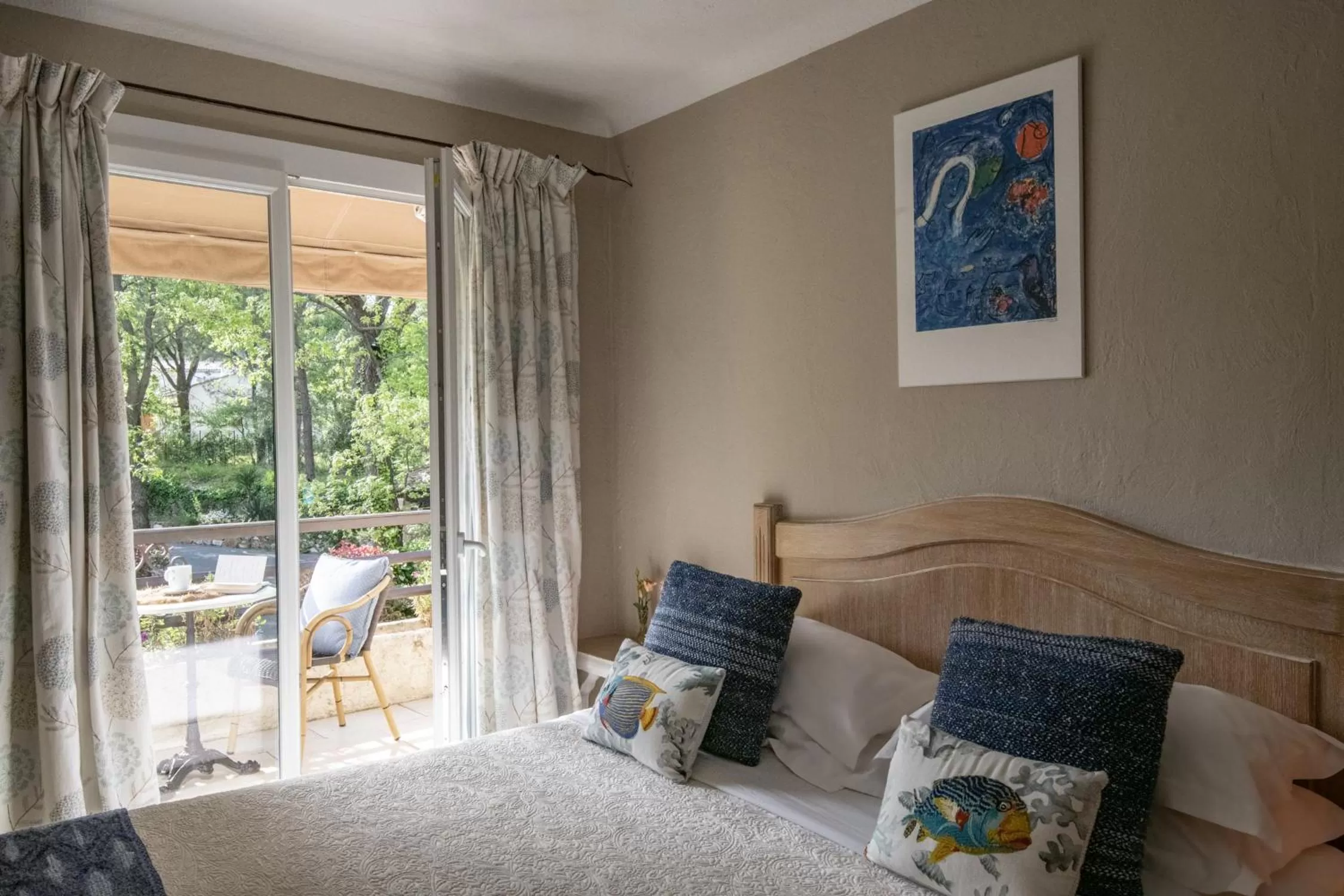 Bedroom, Bed in Hotel Les Messugues