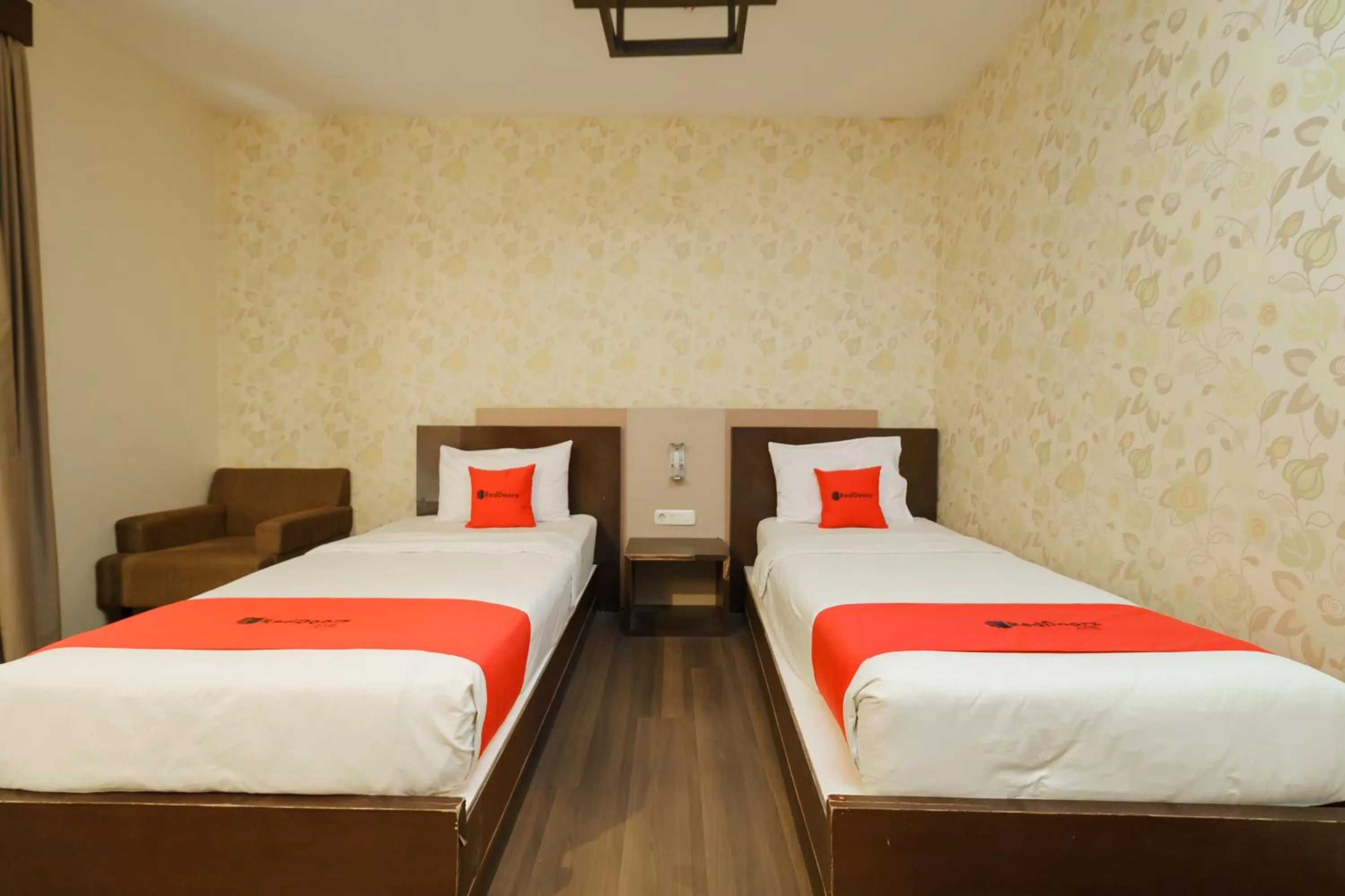 Standard Twin Room in RedDoorz @ Cikarang 2
