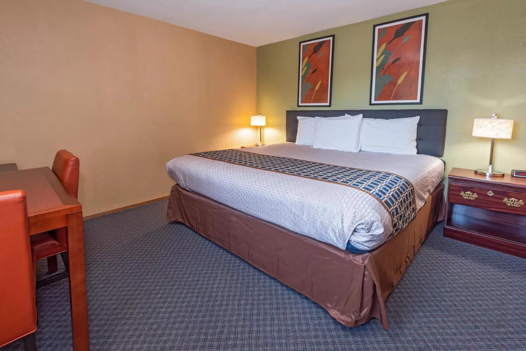 Bedroom, Bed in Far West Motel