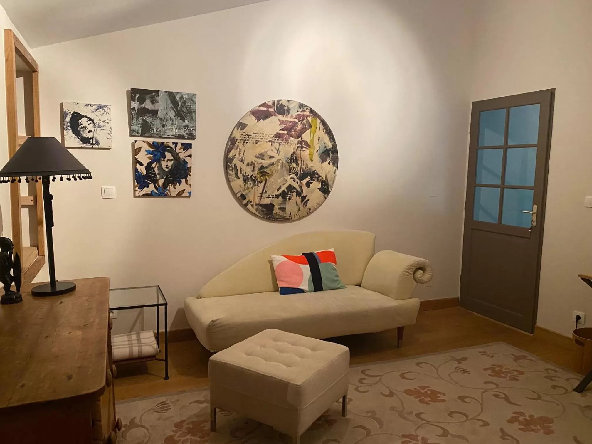 Seating Area in Clos de Mont July, architecture XVIIIe au cœur de la nature