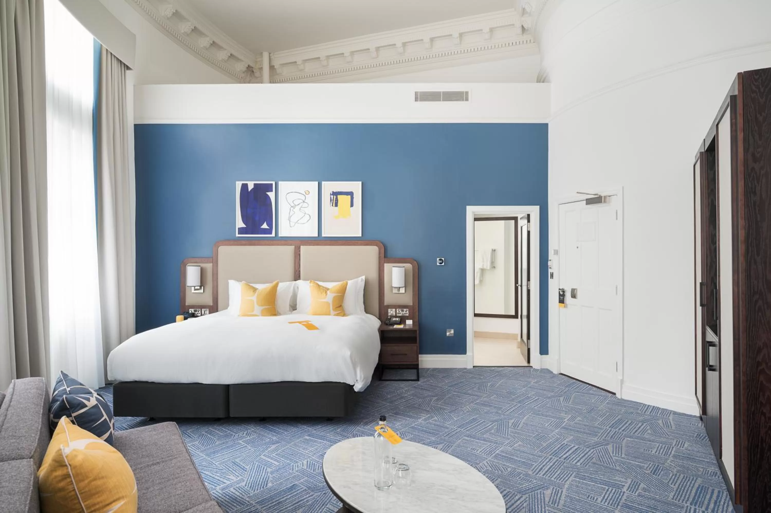 Bed in voco Grand Central Glasgow by IHG