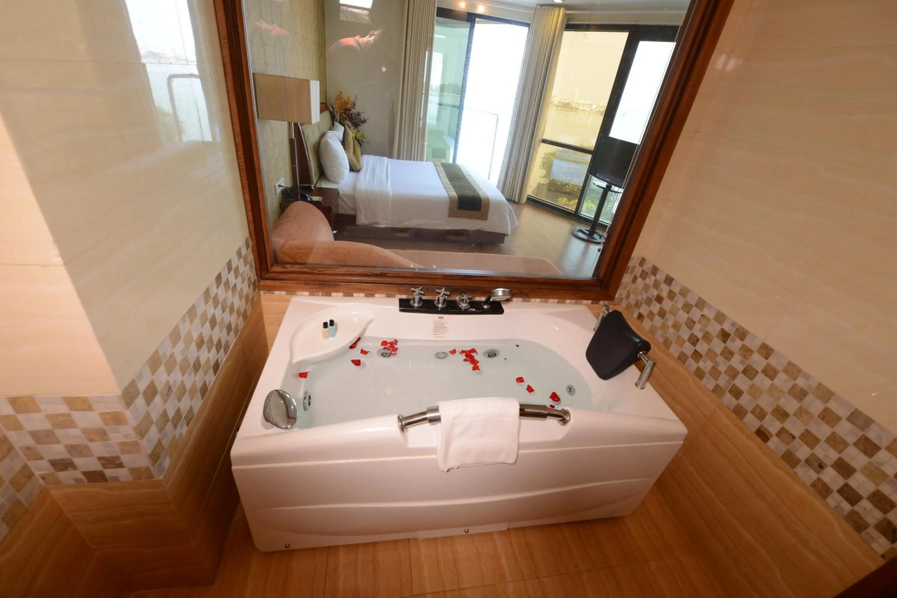 Hot Tub in Sunset Westlake Hanoi Hotel