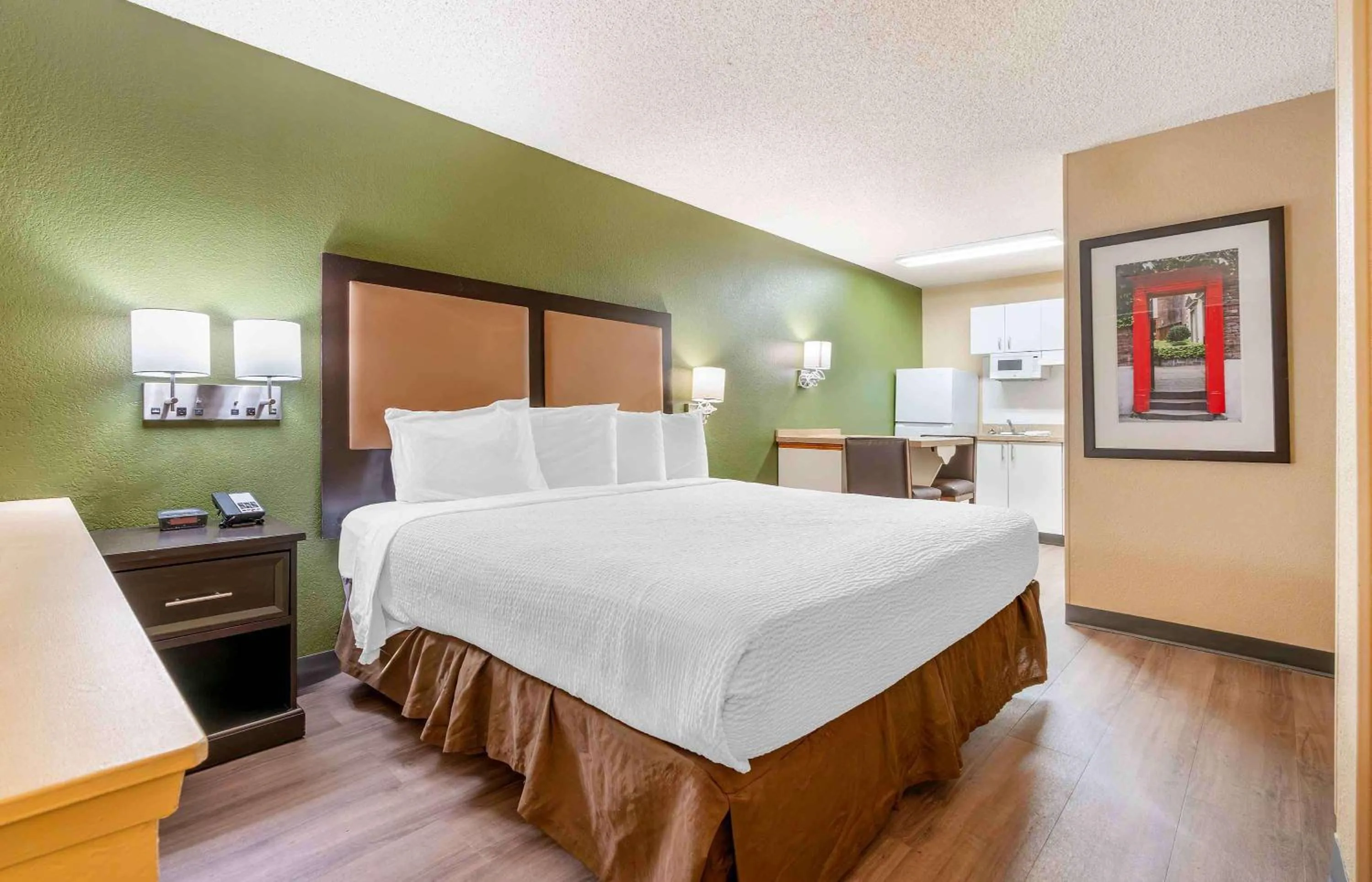 Bedroom, Bed in Extended Stay America Suites - Portland - Tigard