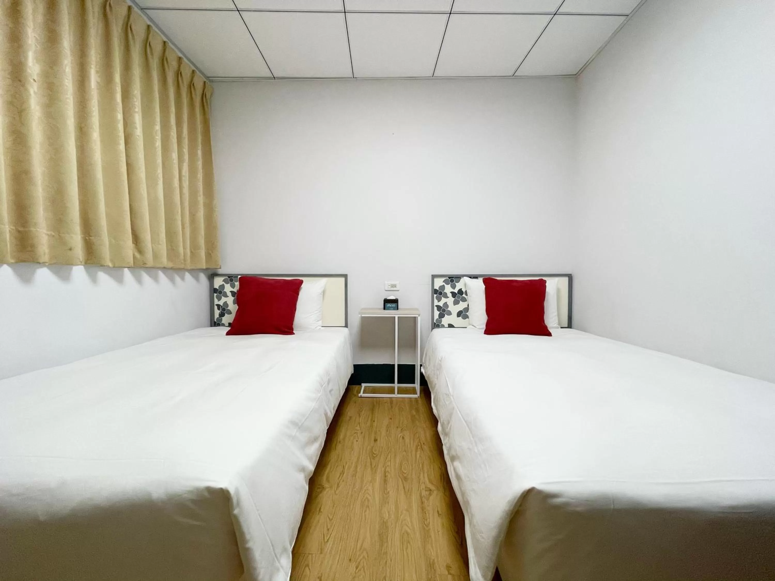 Bedroom, Bed in Sharon Inn