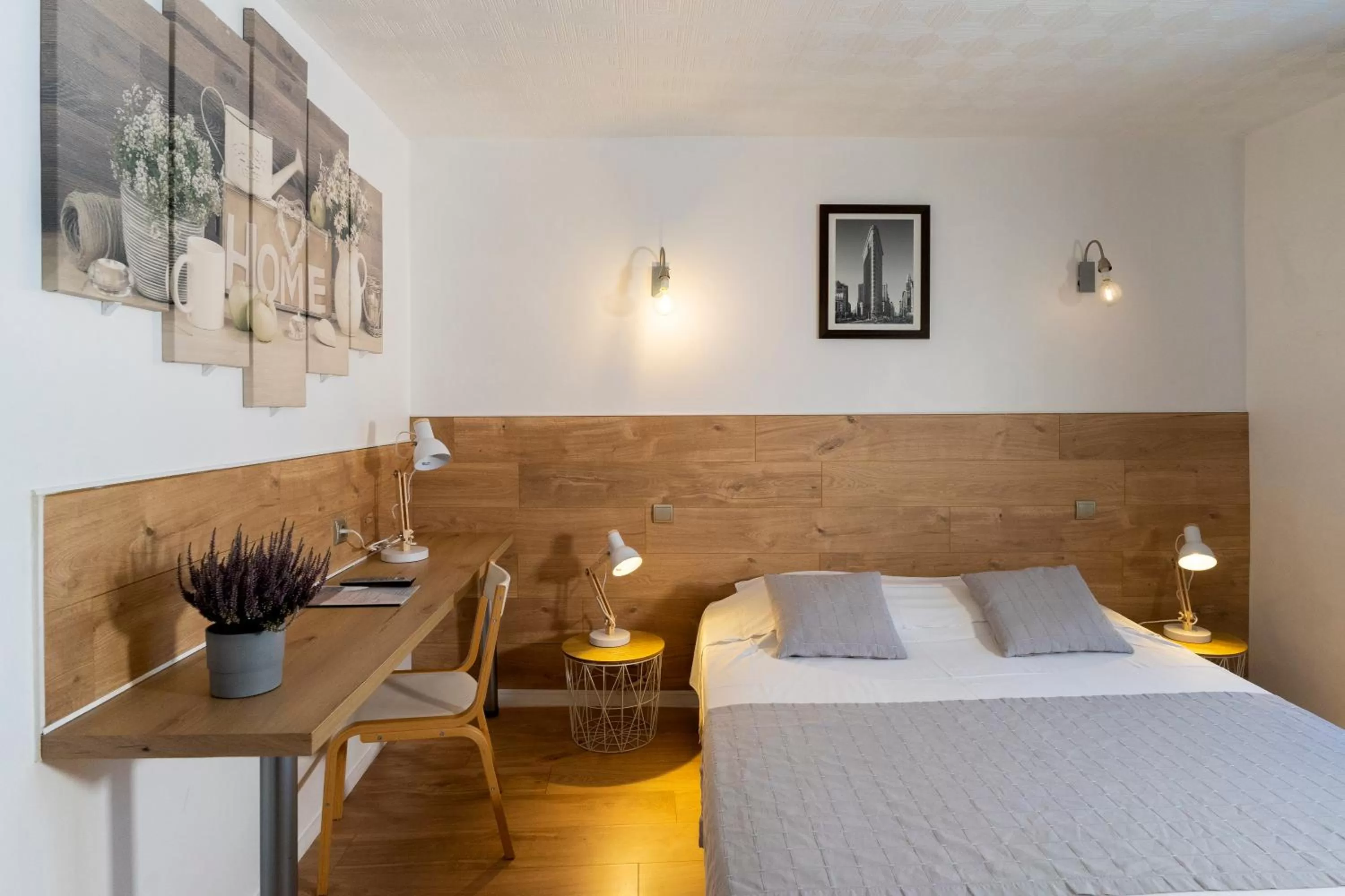 Photo of the whole room, Bed in Hôtel du Midi