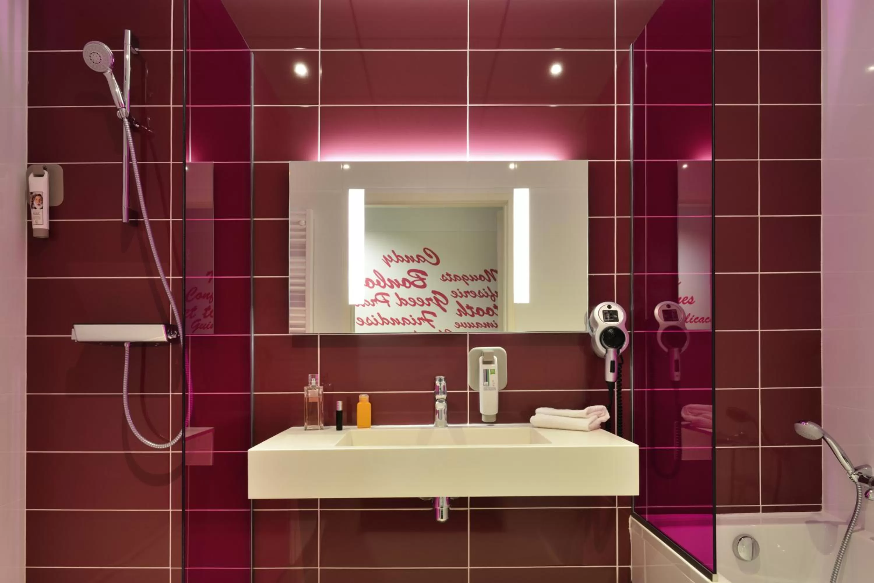 Bathroom in ibis Styles Montelimar Centre