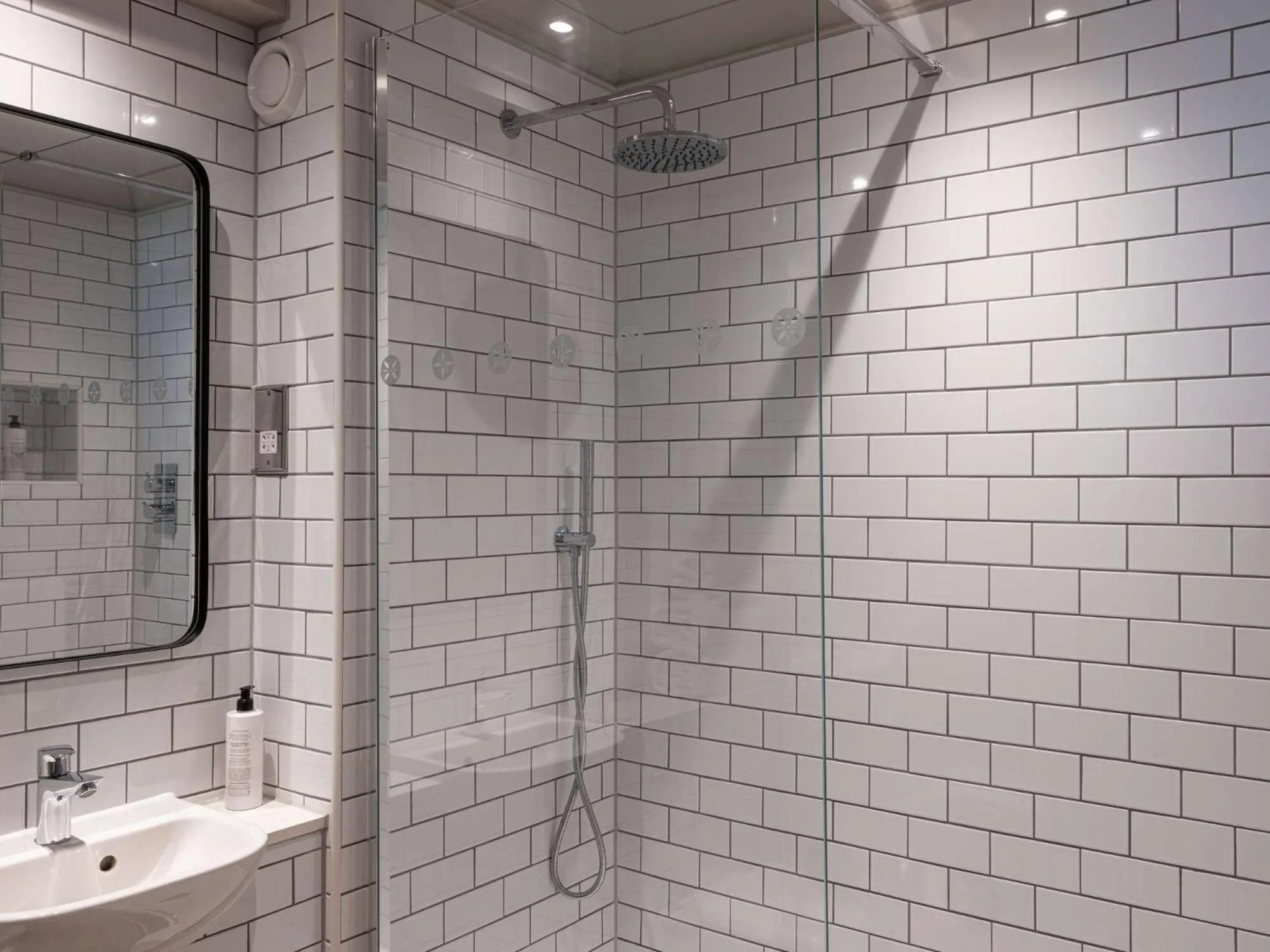 Bathroom in Dukes Head Hotel