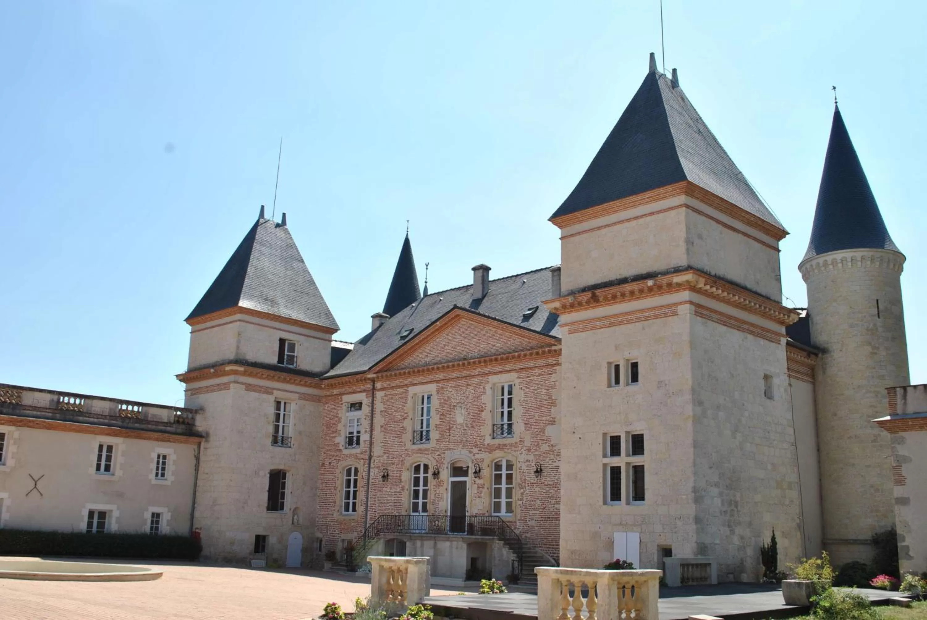Facade/entrance in Logis Hotels - Château Saint Marcel