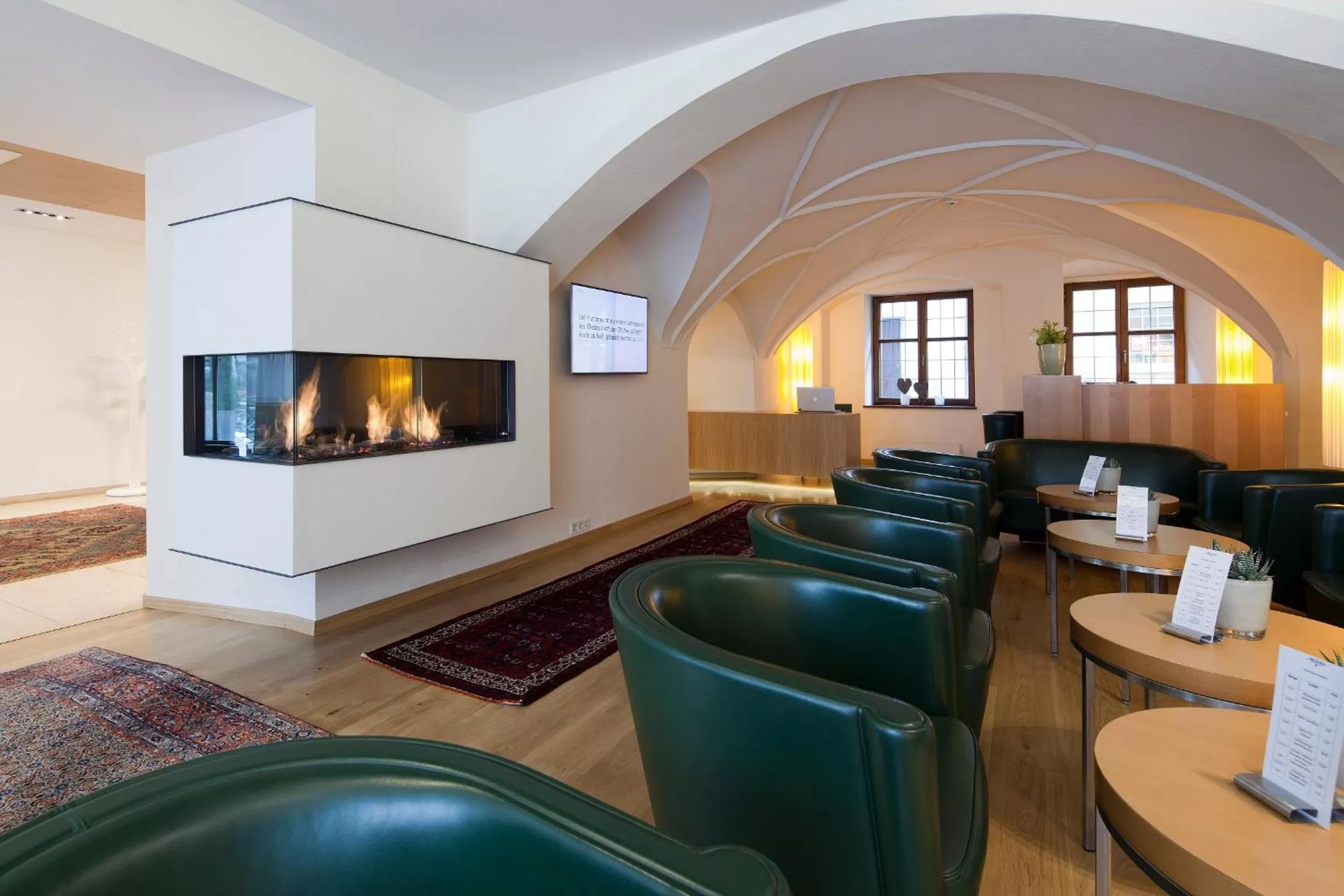 Communal lounge/ TV room in Hotel Maximilian - Stadthaus Penz