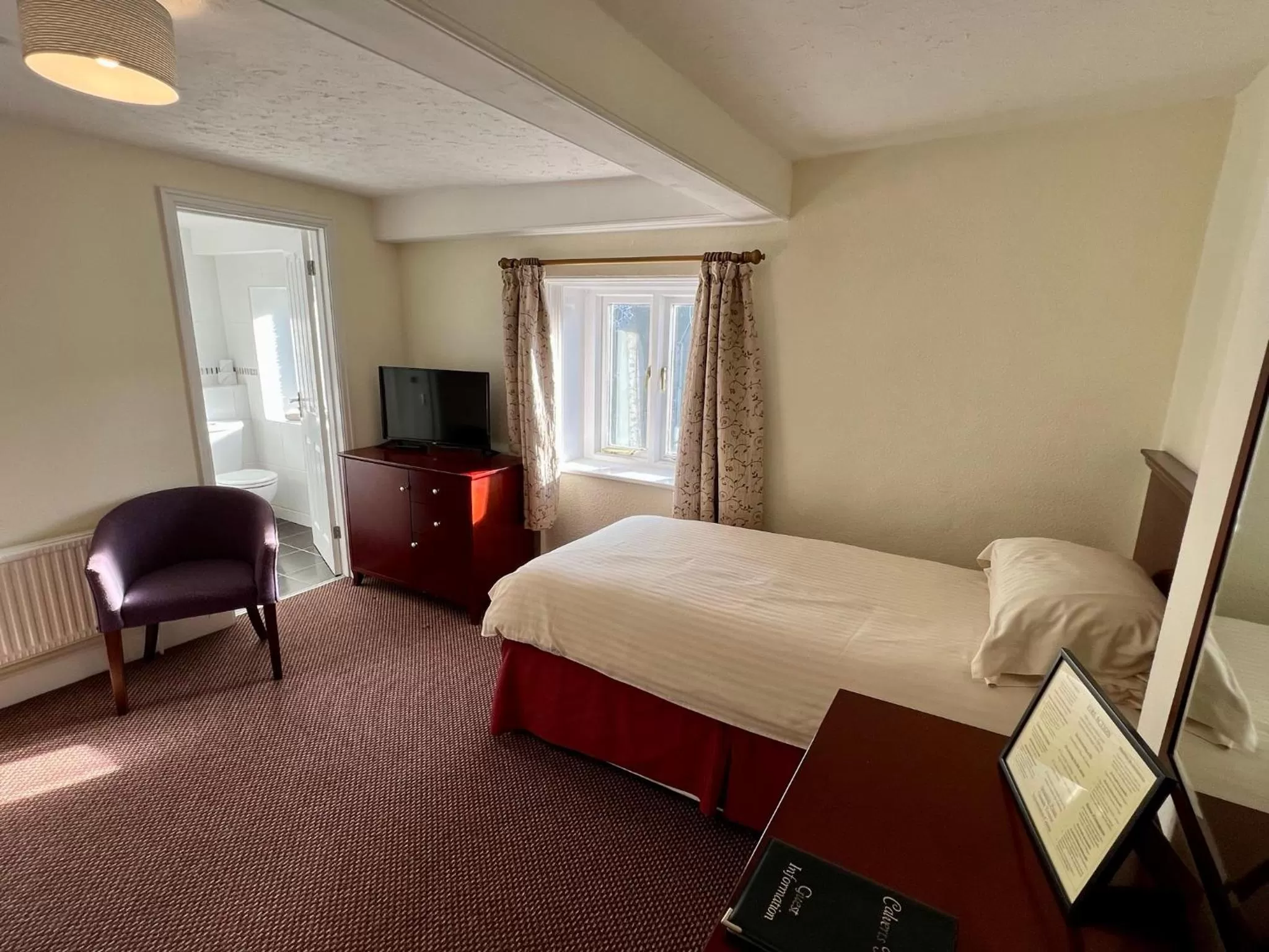 Bed in Calverts Hotel - Newport, Isle of Wight - RETURN CAR FERRY FROM 89 POUNDS