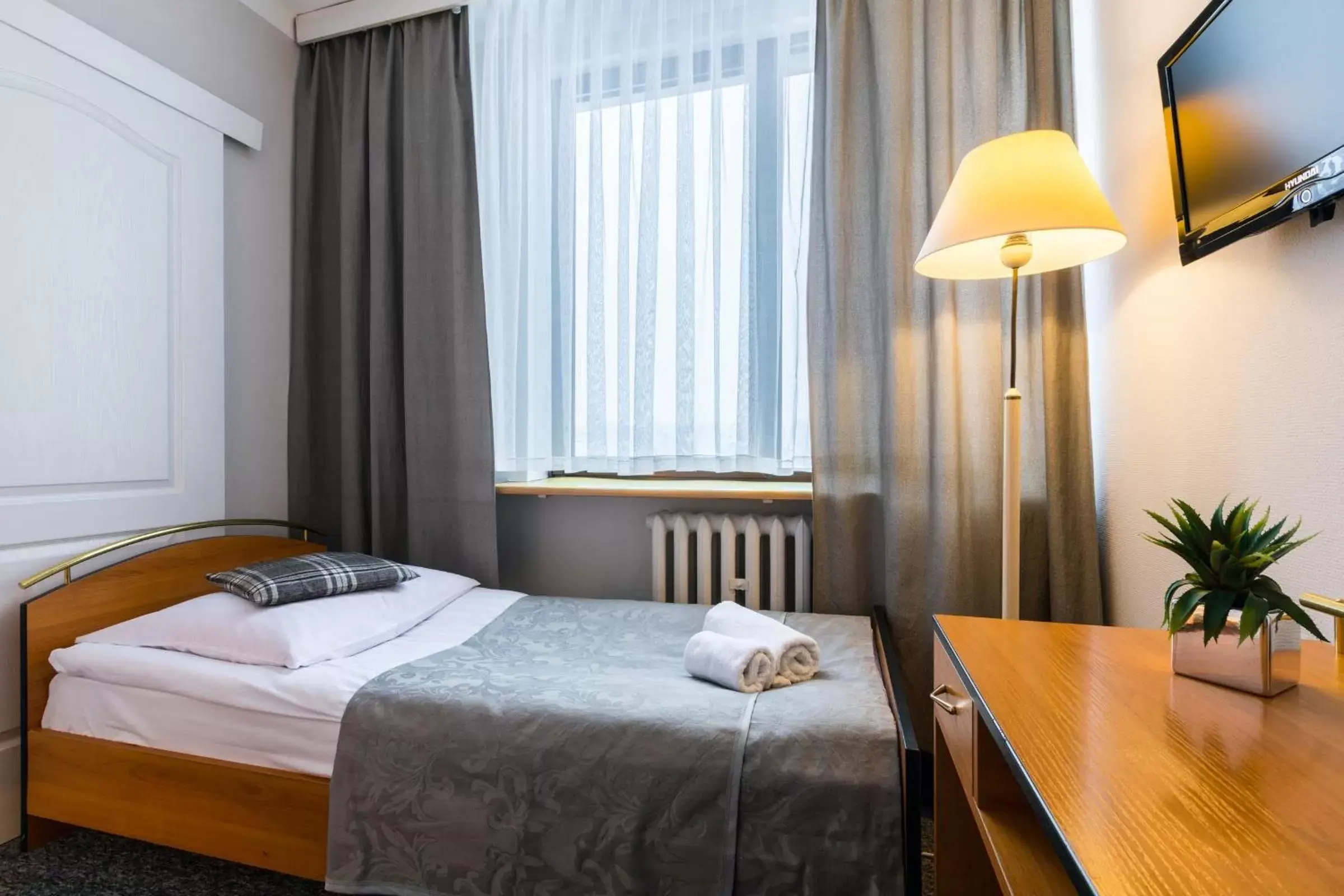 Budget Twin Room in Hotel Helios 300m od Krupówek nowy BASEN od 12 lipca Budget Twin Room in Hotel Helios 300m od Krupówek nowy BASEN od 12 lipca