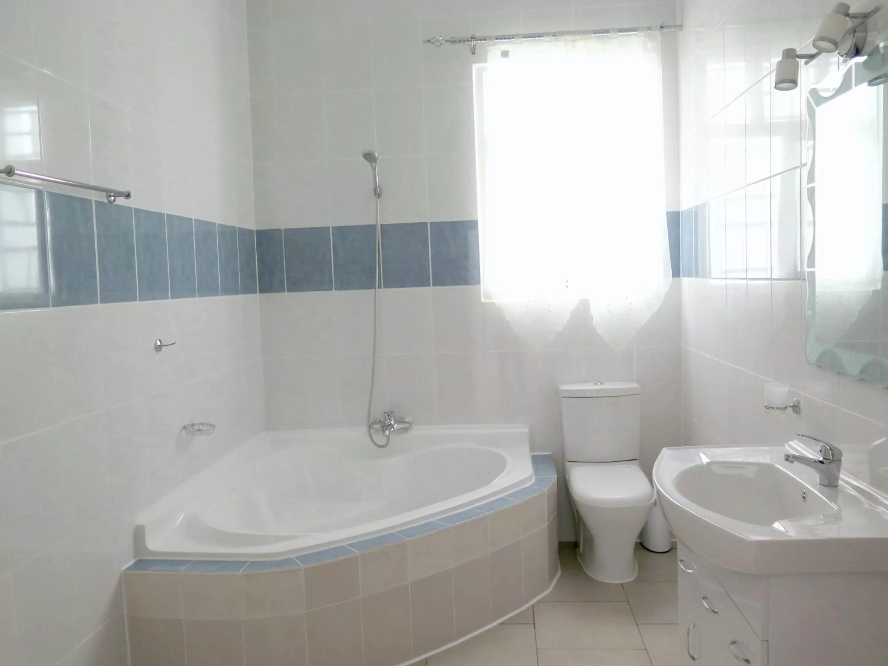 Bathroom in Hôtel Maisons-Sifa