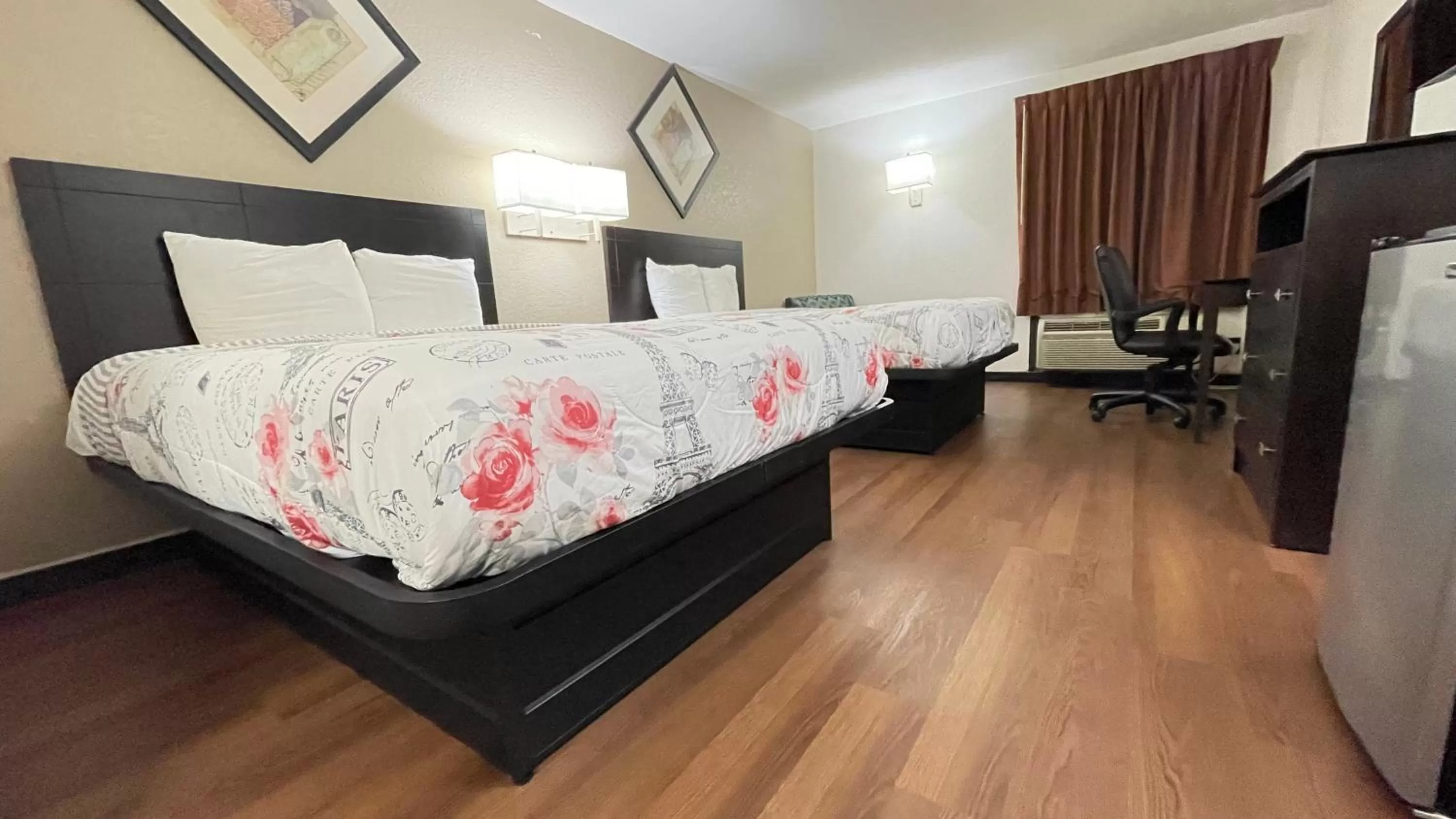 Bed in Americas Best Value Inn Pinckneyville