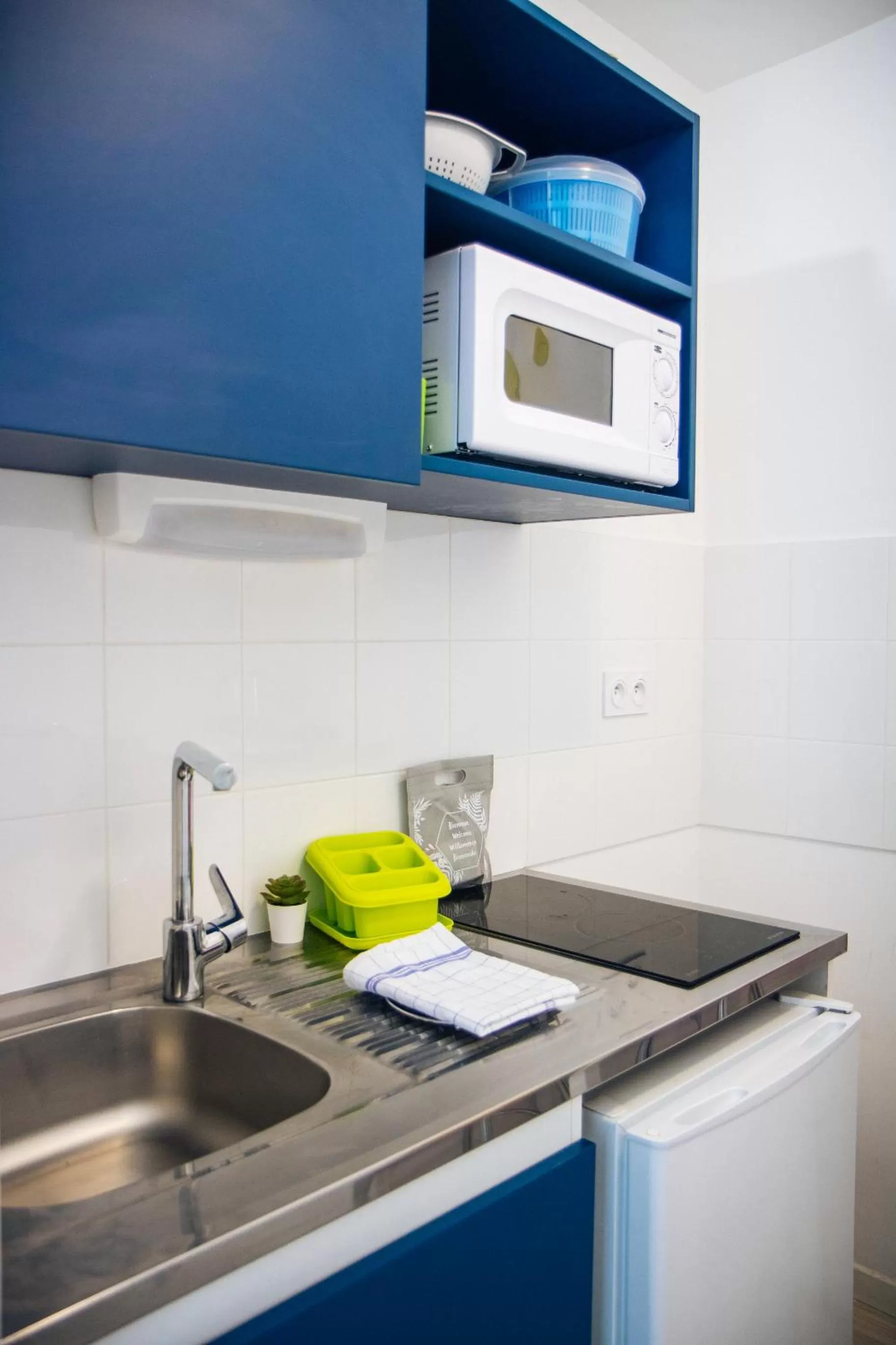 Kitchen/Kitchenette in Twenty Business Flats Nîmes Trigone