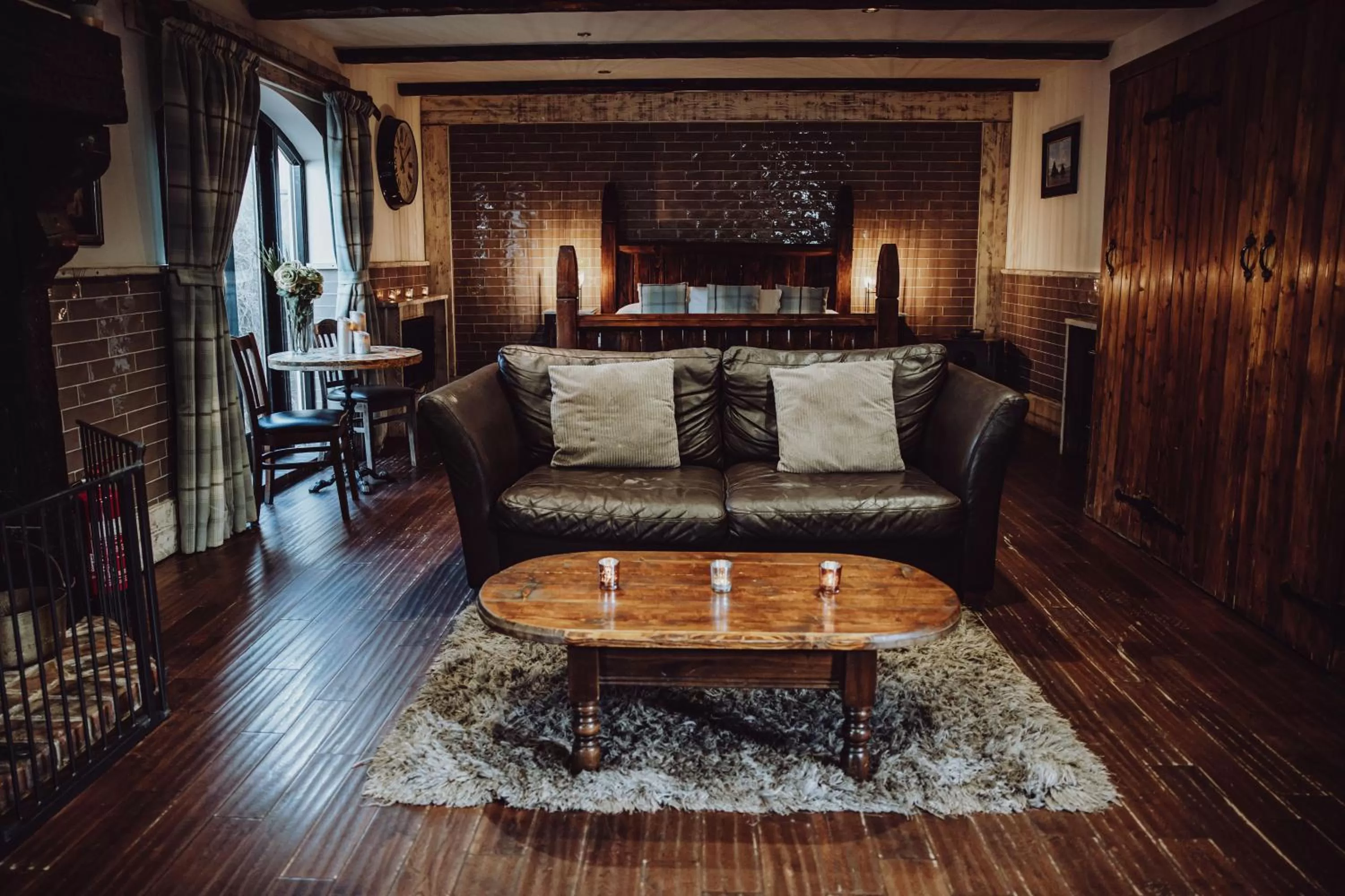 Bedroom, Seating Area in South Causey Inn