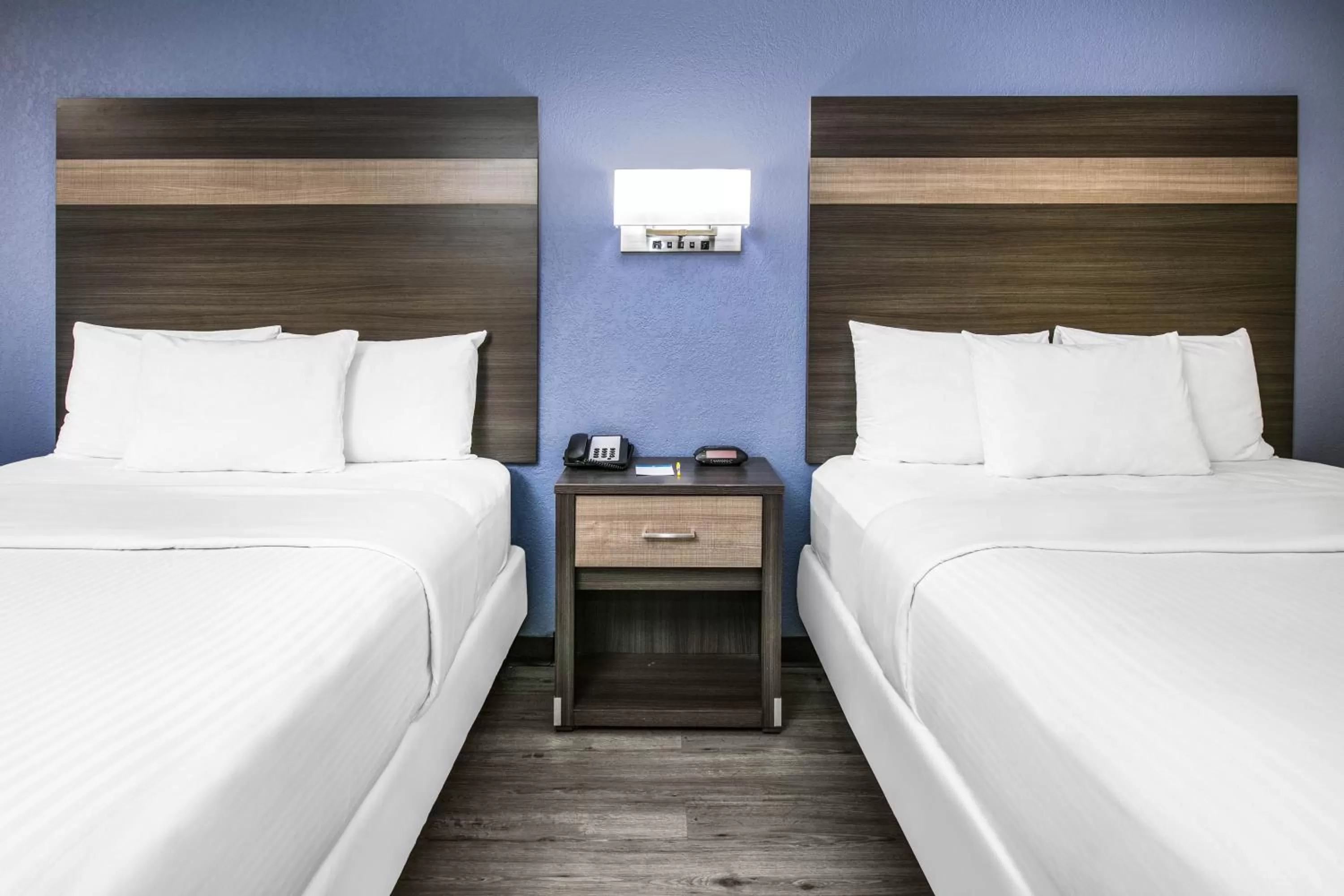 Bed in Days Inn by Wyndham Waco Near Downtown University