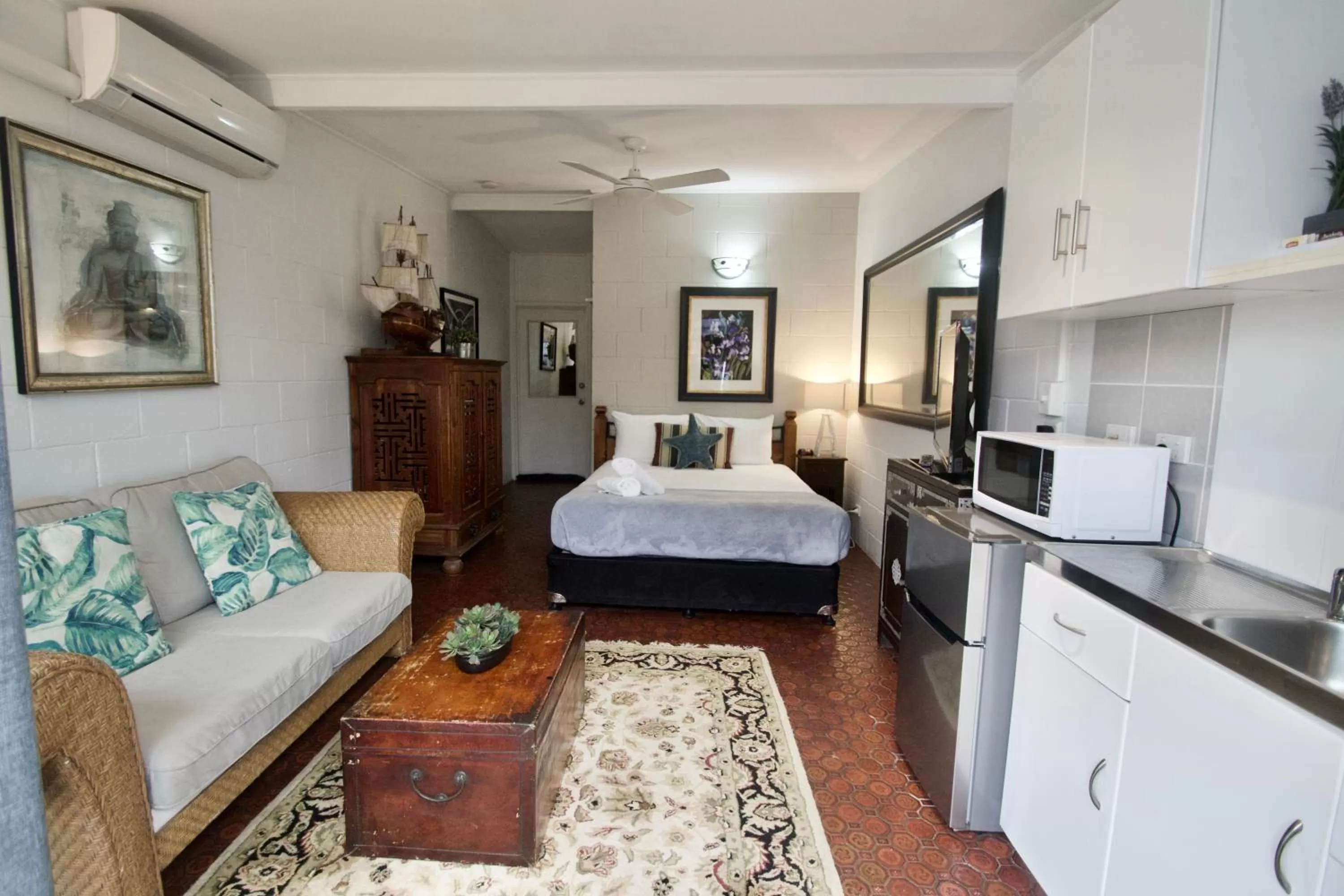 Hideaway Noosa Men Only Beach Resort