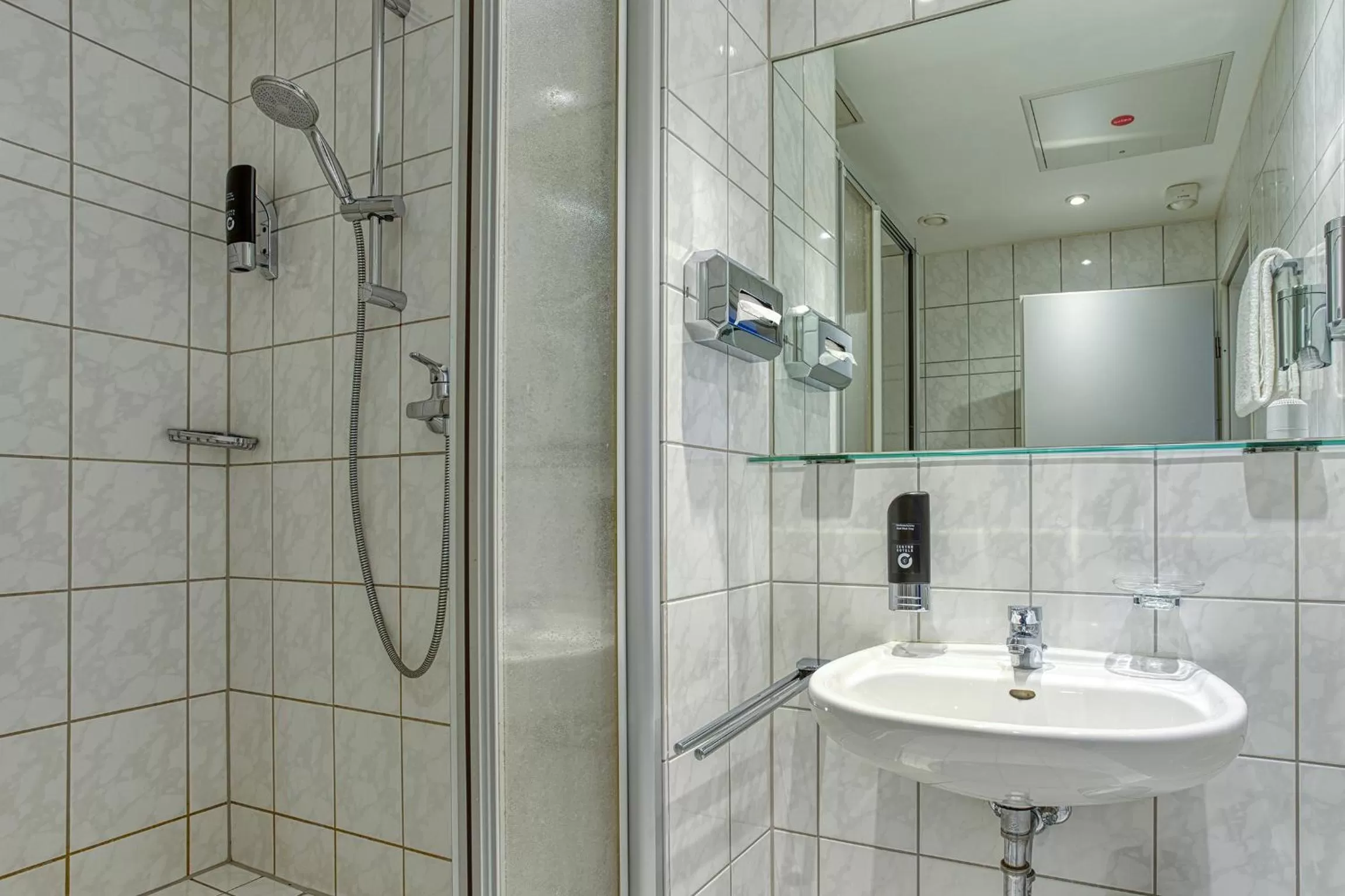 Bathroom in Centro Hotel Braunschweig City, Trademark Collection by Wyndham