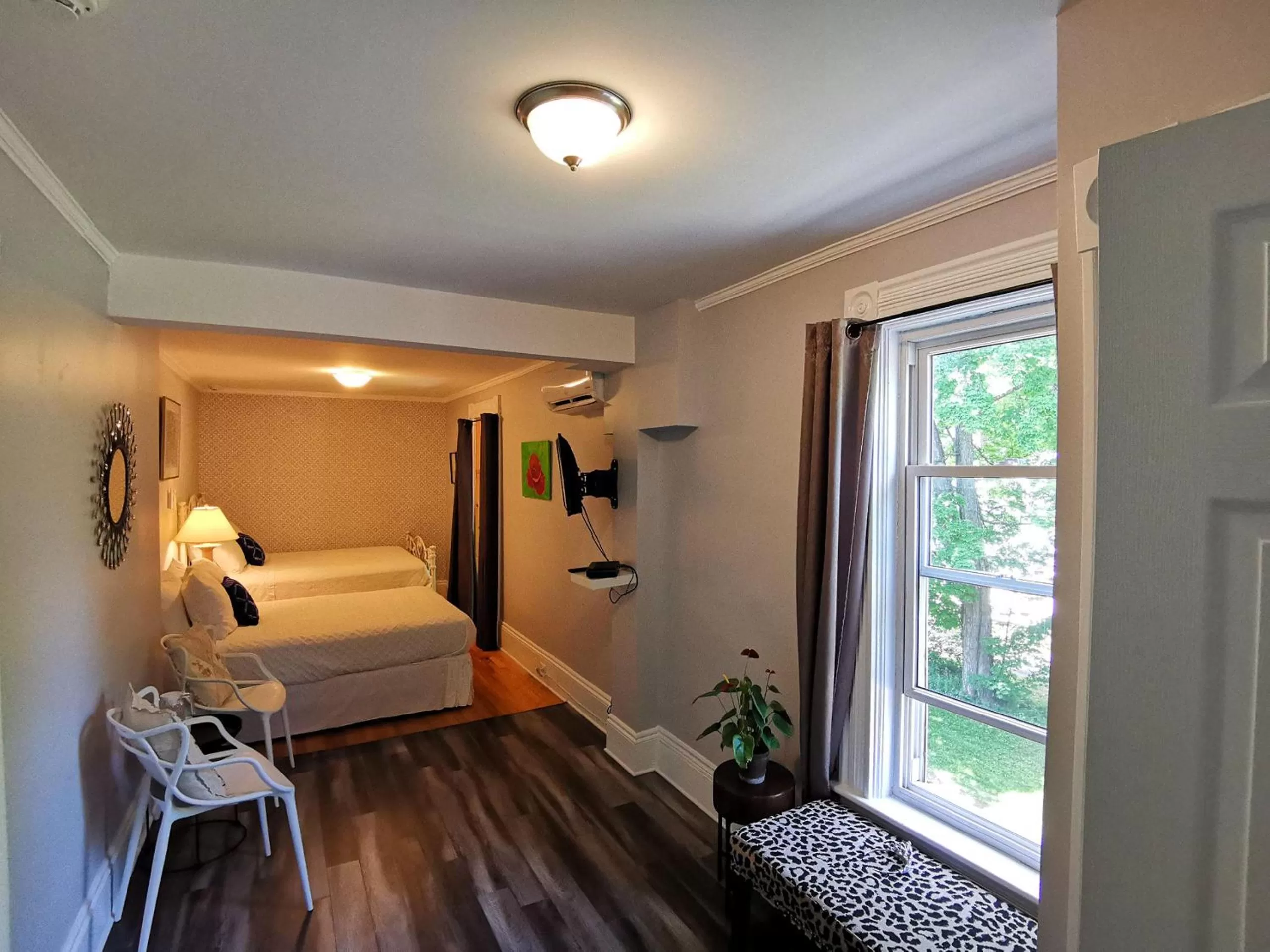 Photo of the whole room, Bed in By The River B&B