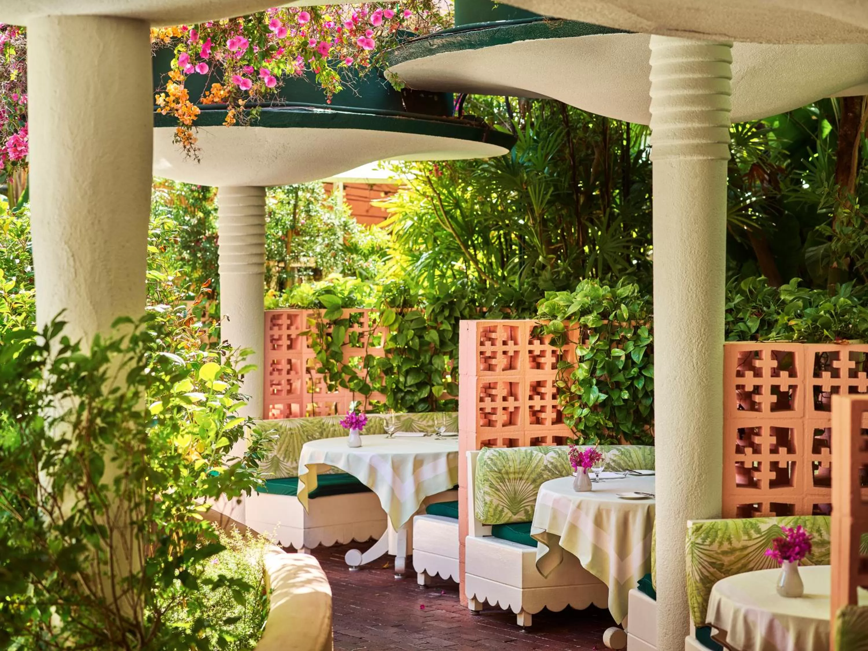 Patio in The Beverly Hills Hotel - Dorchester Collection