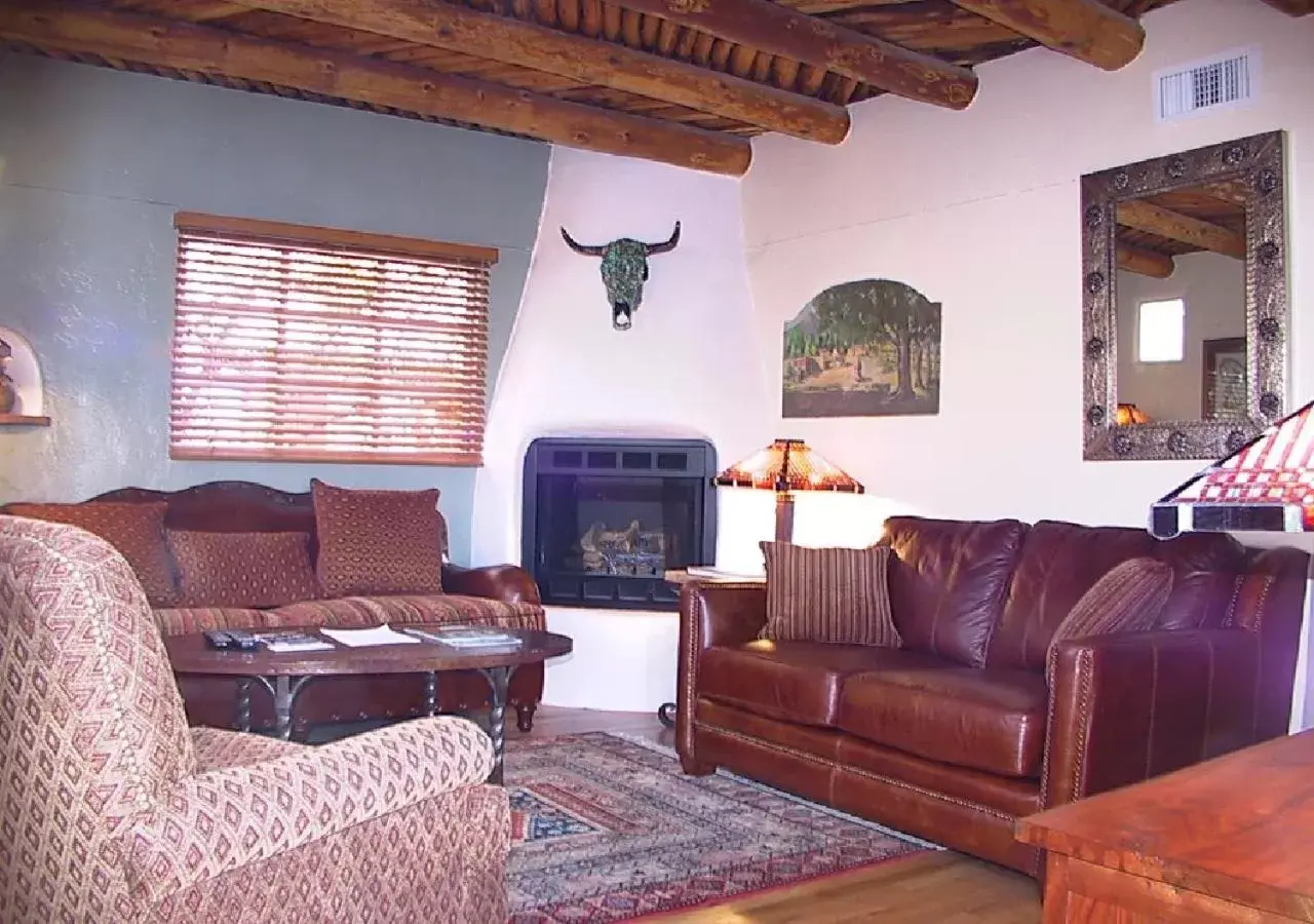 Deluxe 2 Bedroom Efficiency Suite, 2 Queens, 1 person Whirlpool in Casas de Suenos Old Town Historic Inn, an Ascend Collection Hotel Deluxe 2 Bedroom Efficiency Suite, 2 Queens, 1 person Whirlpool in Casas de Suenos Old Town Historic Inn, an Ascend Collection Hotel