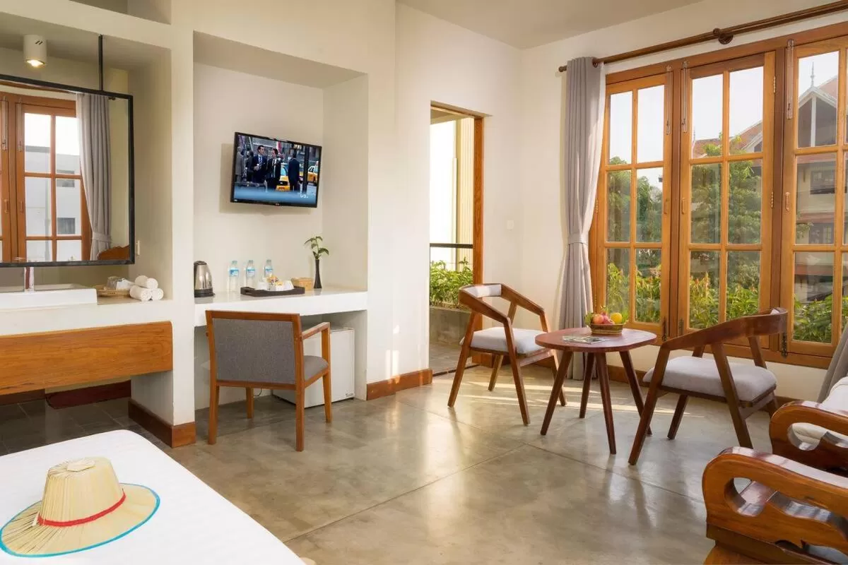 Seating area in Homewood Hotel