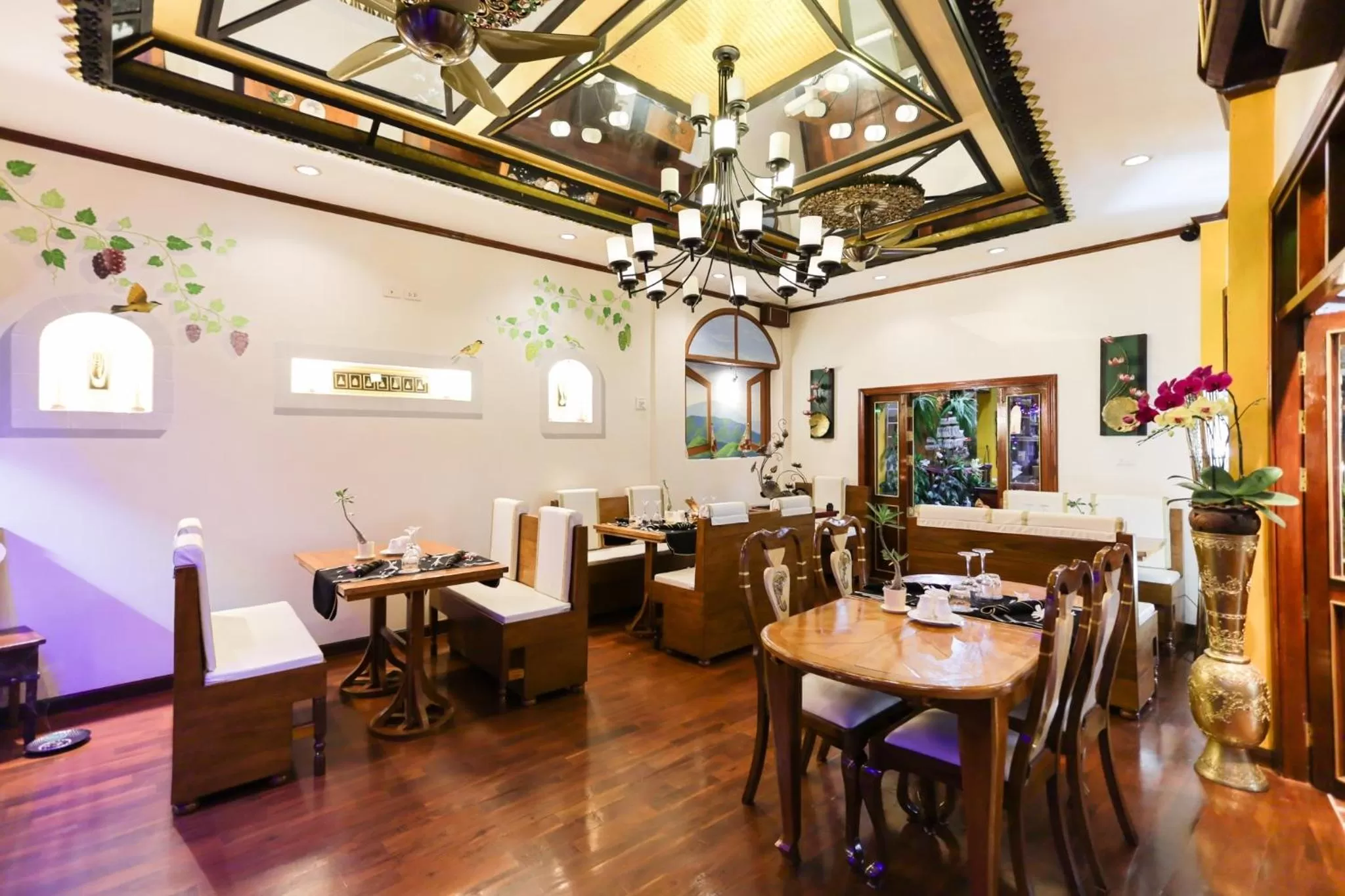 Restaurant/places to eat in Olivier Boutique