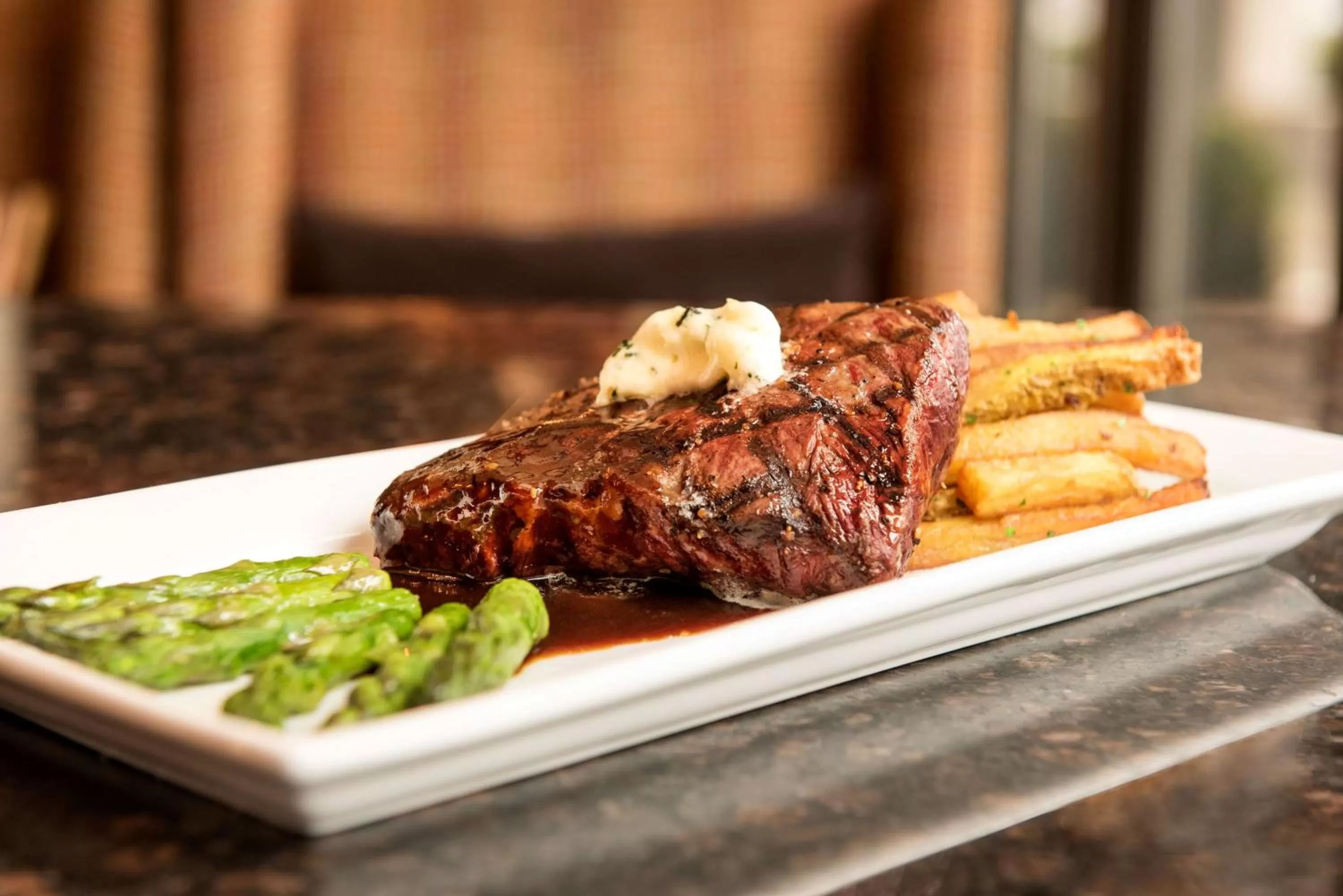 Restaurant/places to eat in Hilton Chicago/Oak Lawn