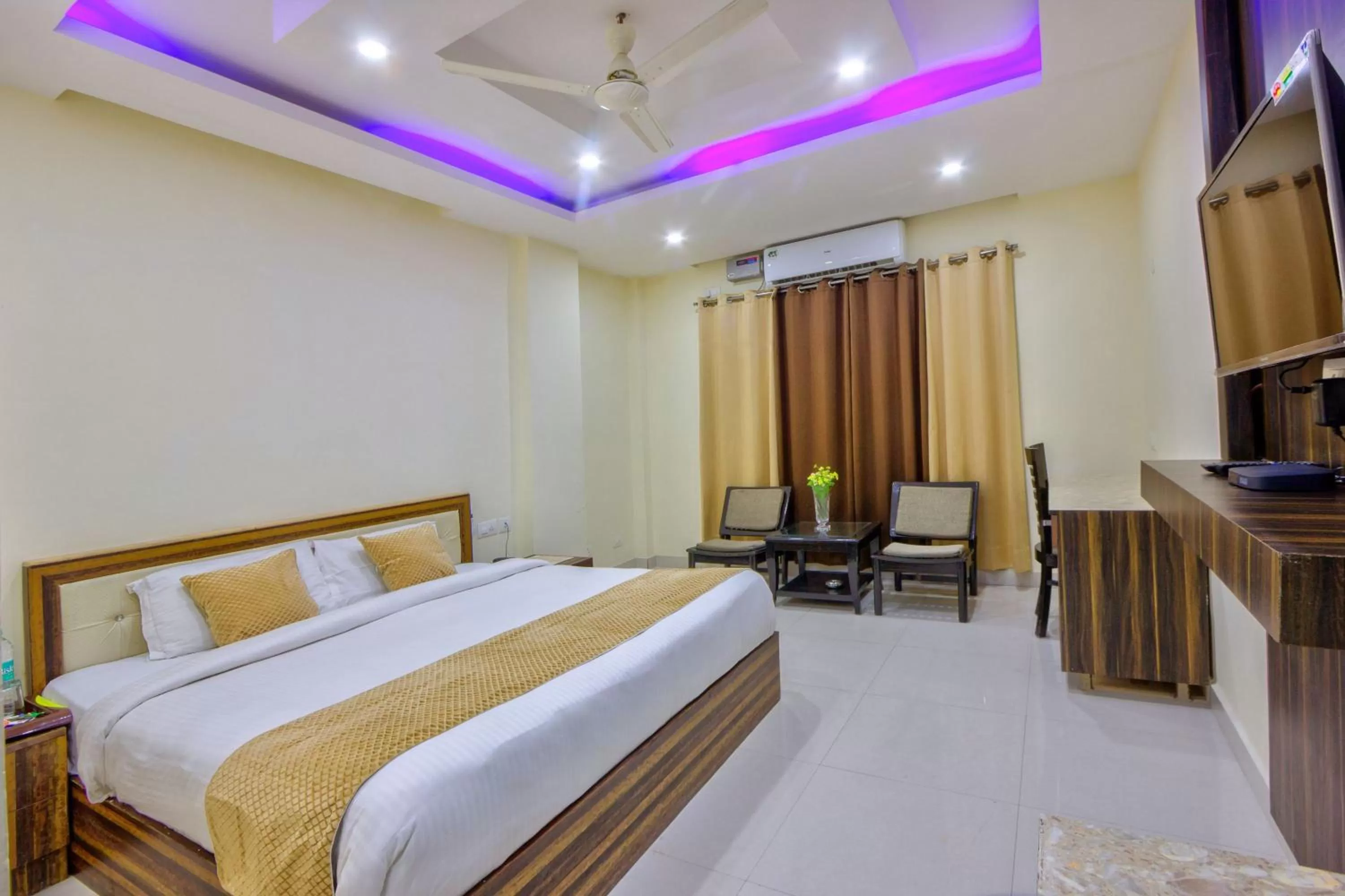 Bedroom, Bed in Hotel Bliss Valley - Hotel in Dharamshala