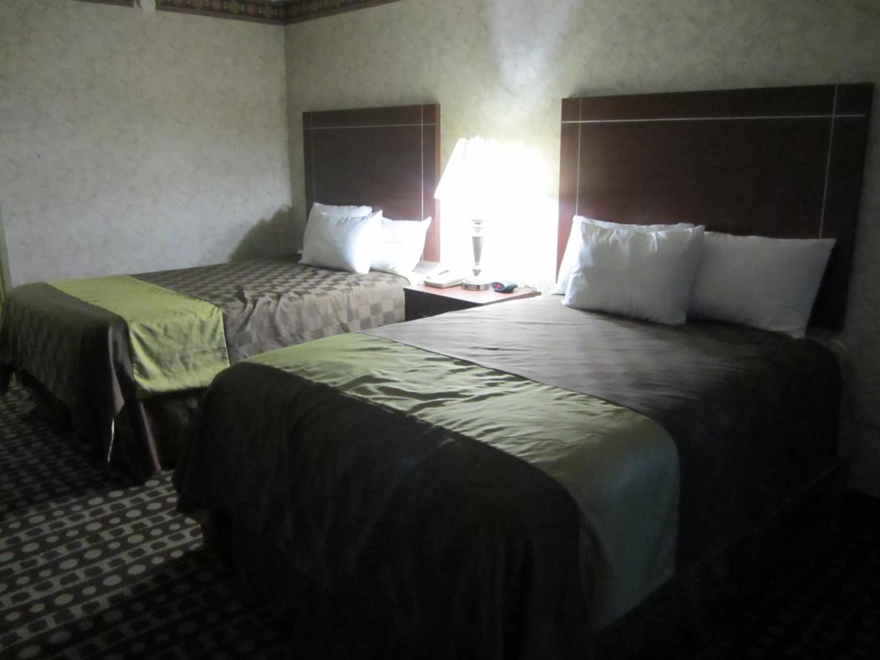 Bed in Days Inn by Wyndham Midland