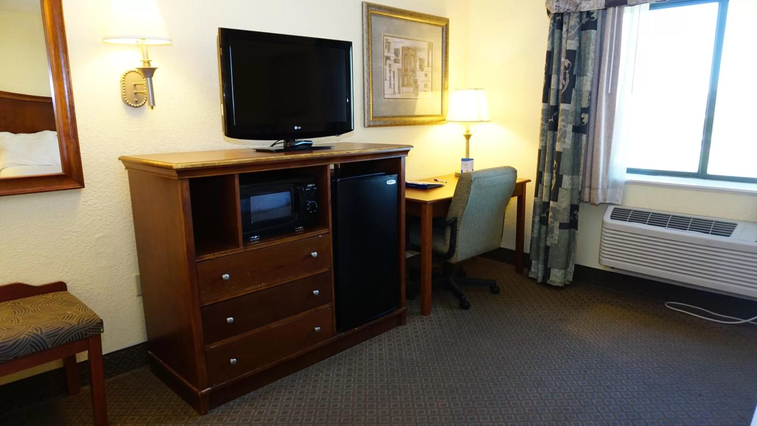 Day, Bed in Baymont by Wyndham Arlington At Six Flags Dr