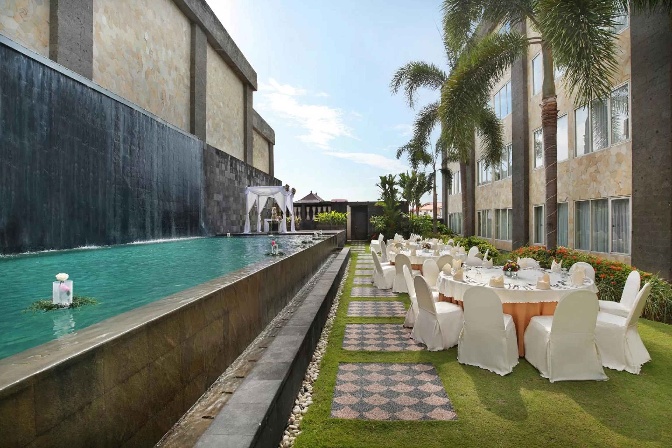 Swimming pool in Aston Denpasar Hotel & Convention