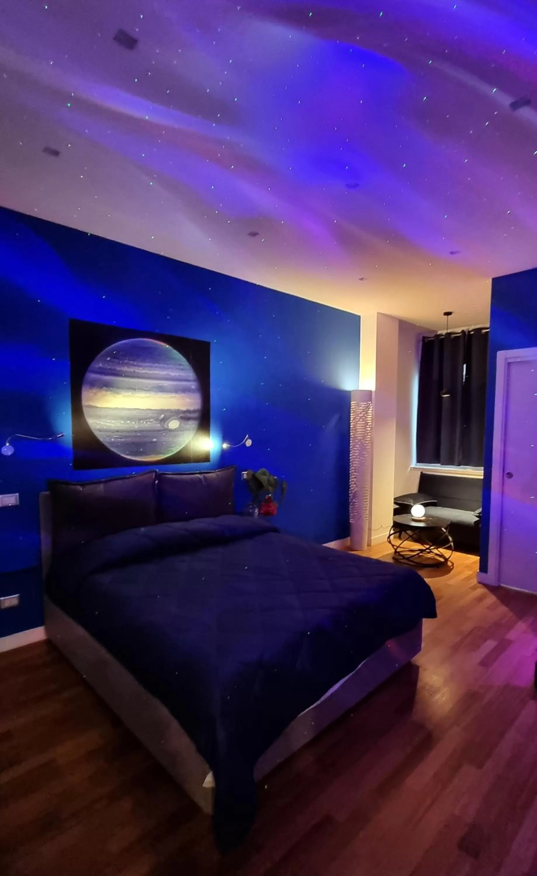 Photo of the whole room, Bed in Soul City