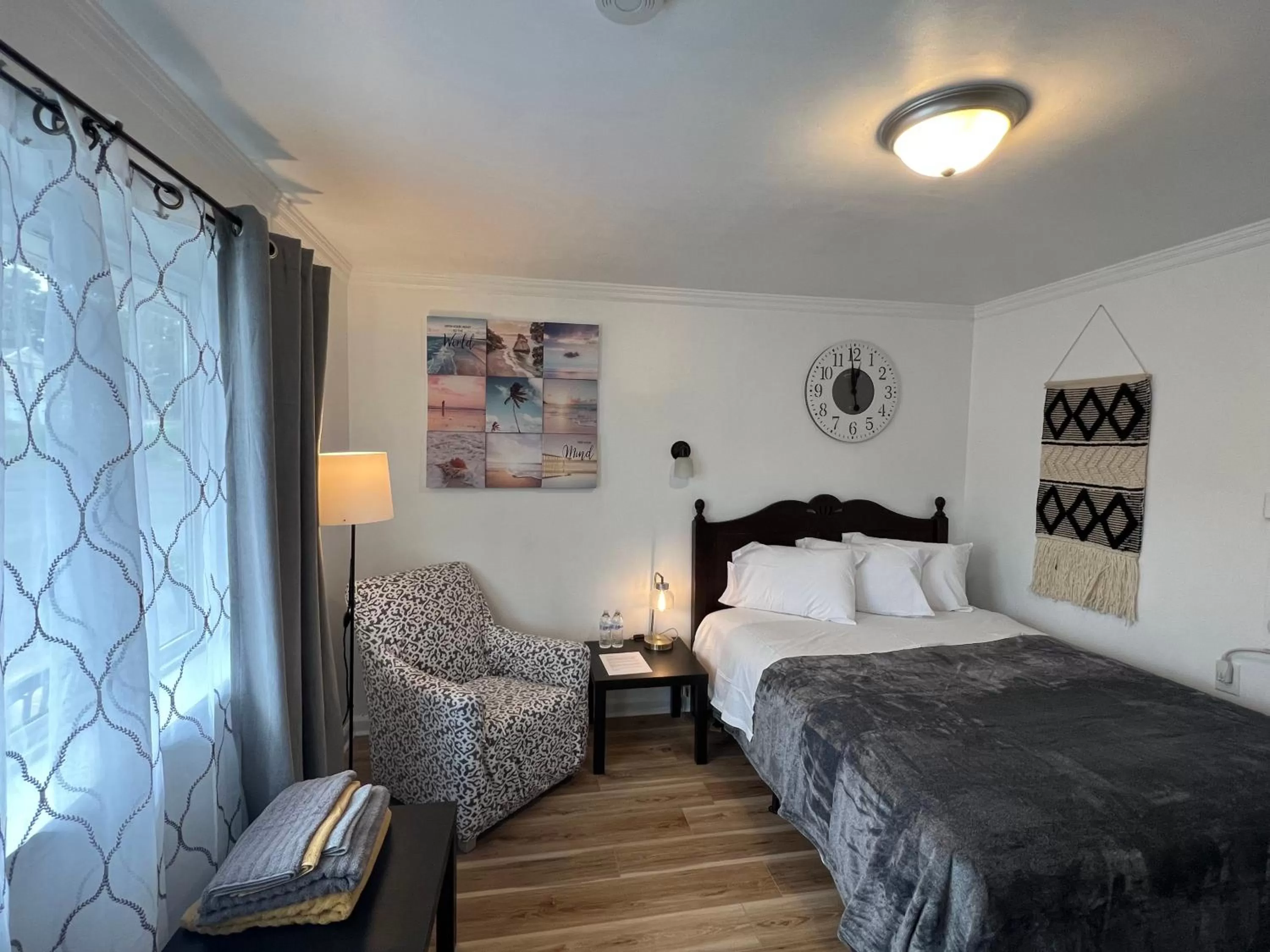 Bed in Cobmin Ridge Motel