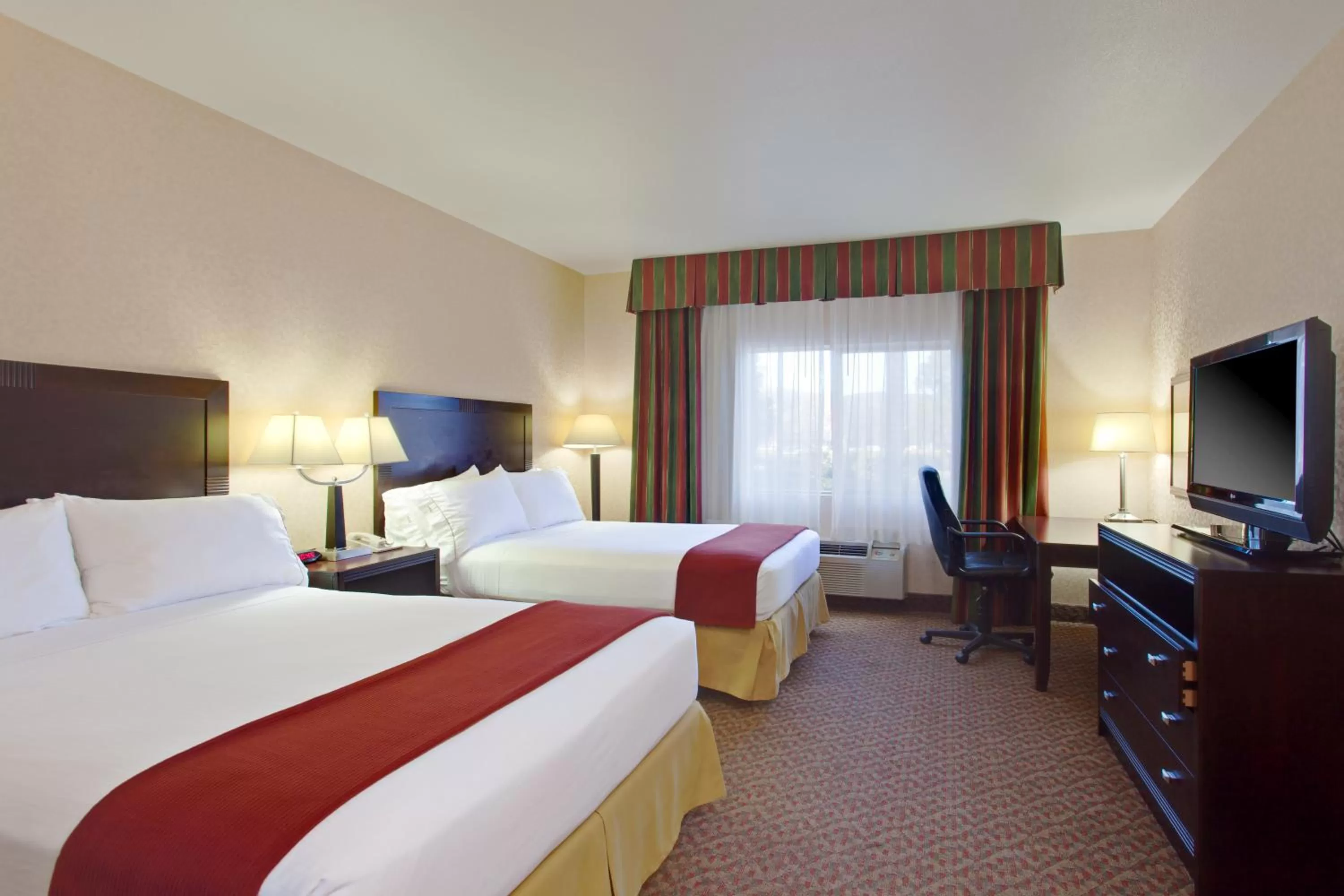 Photo of the whole room, Bed in Holiday Inn Express Temecula by IHG