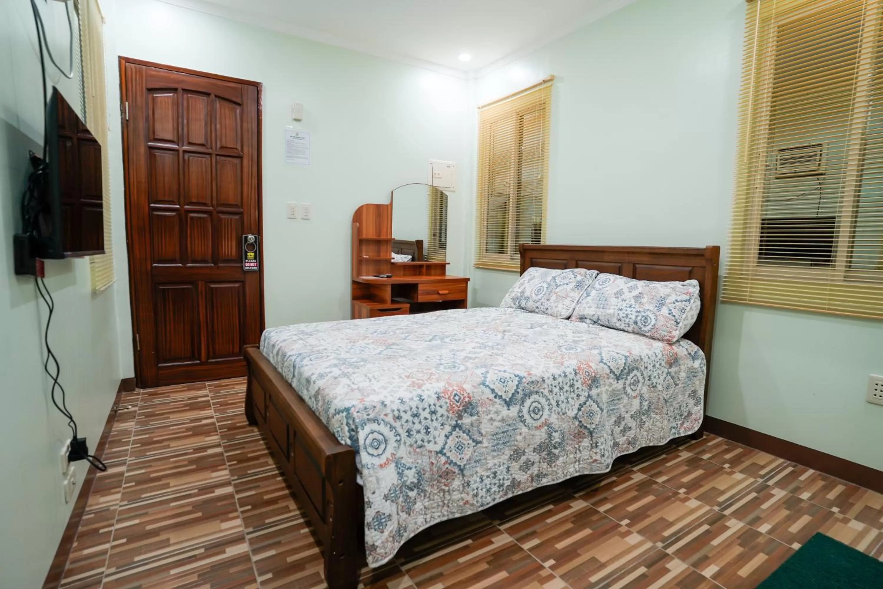 Bed in MS Mountain Cabin