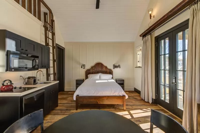 Bedroom, Bed in South Main Residences by Surf Hotel