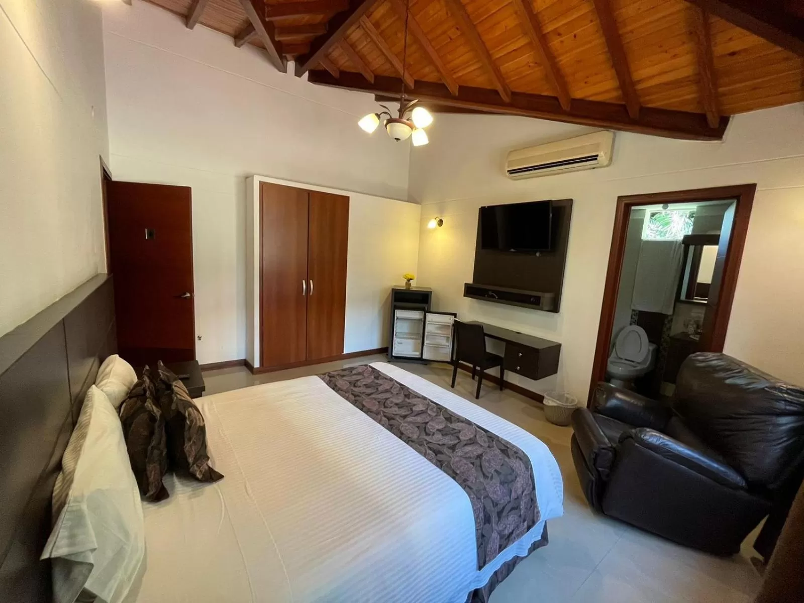 Bed in Serenity Suites Casa Boutique