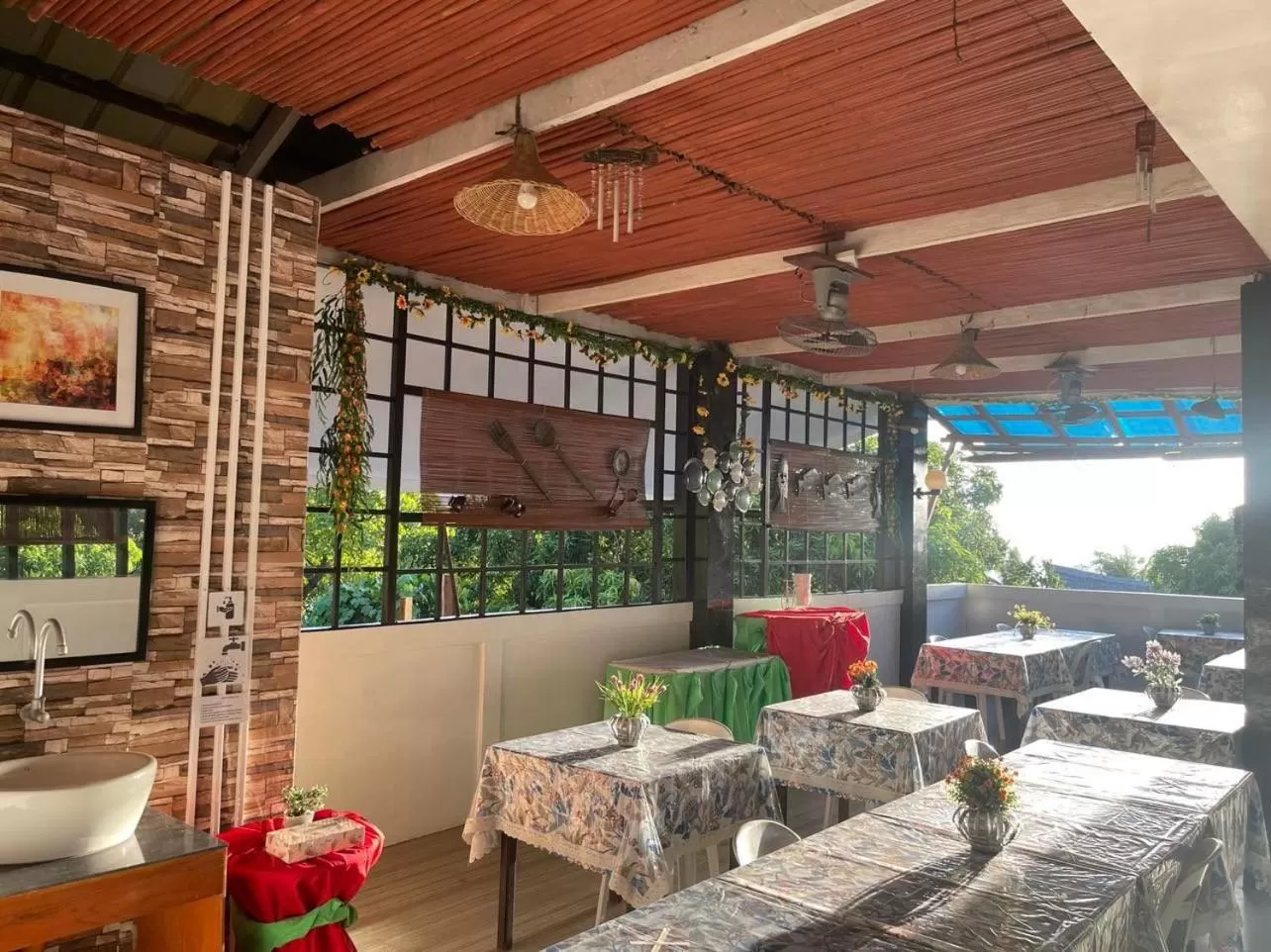 Restaurant/places to eat in St. John Island View Pensionne