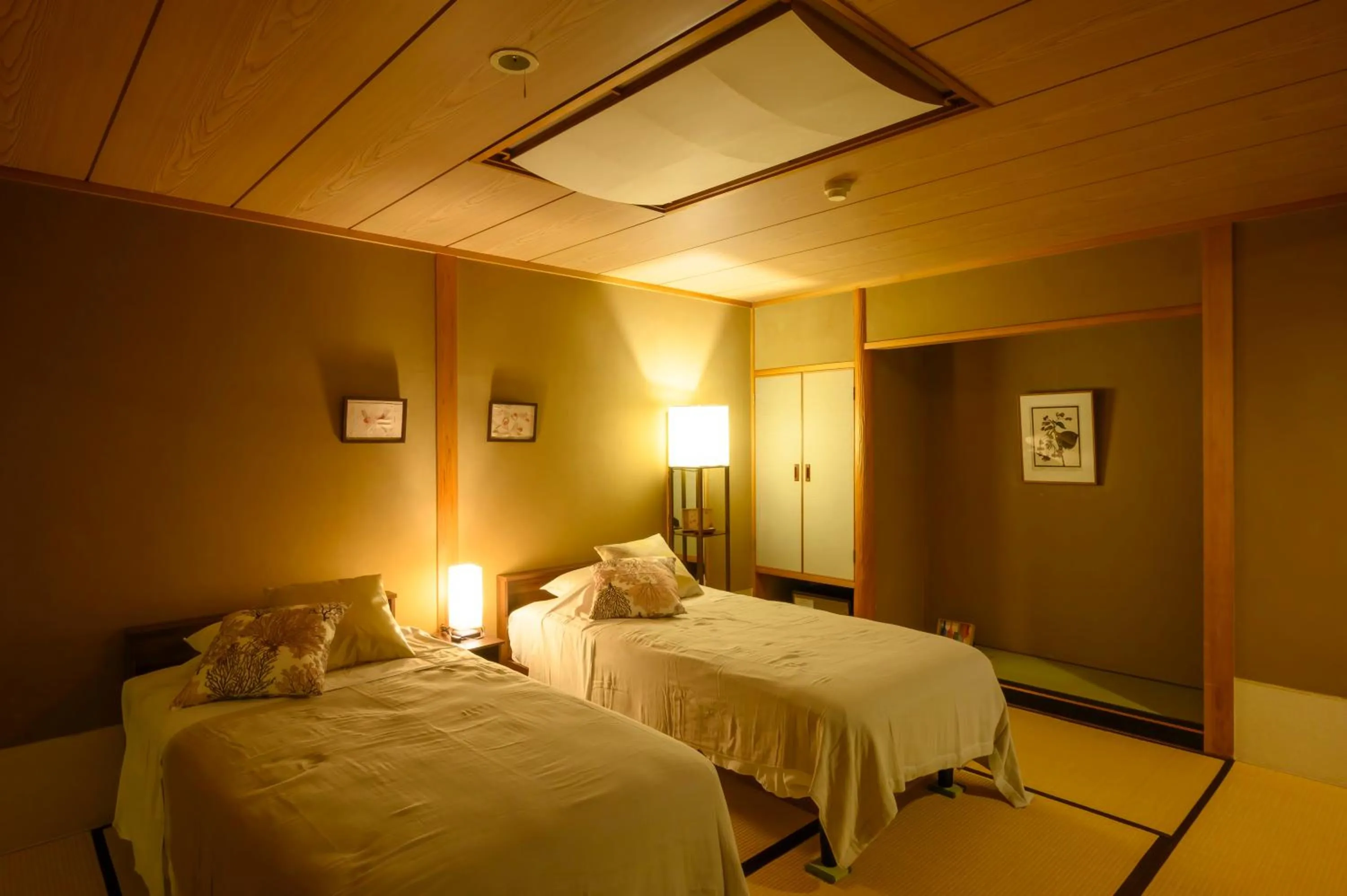 Photo of the whole room, Bed in Senkeien Tsukioka Hotel