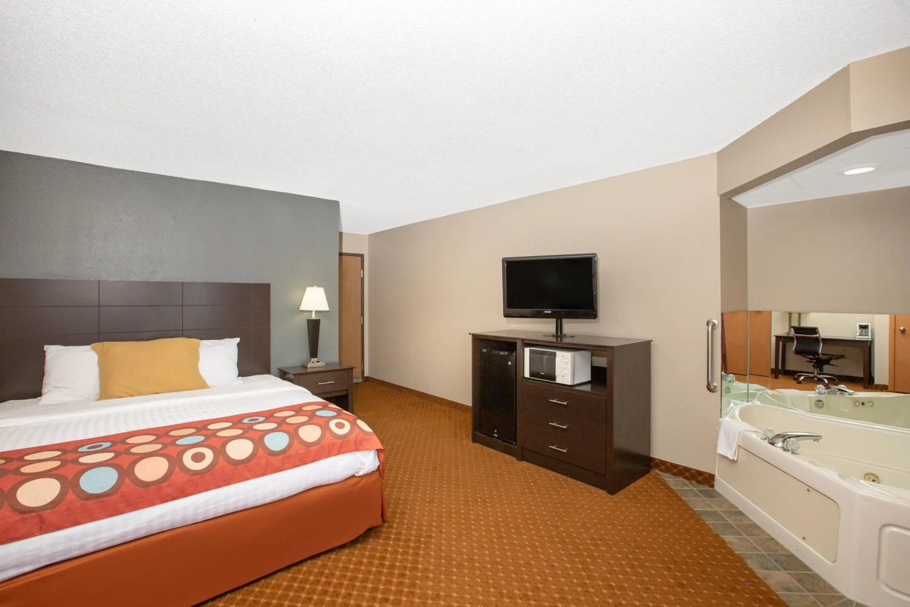 Photo of the whole room, Bed in AmericInn by Wyndham Coralville