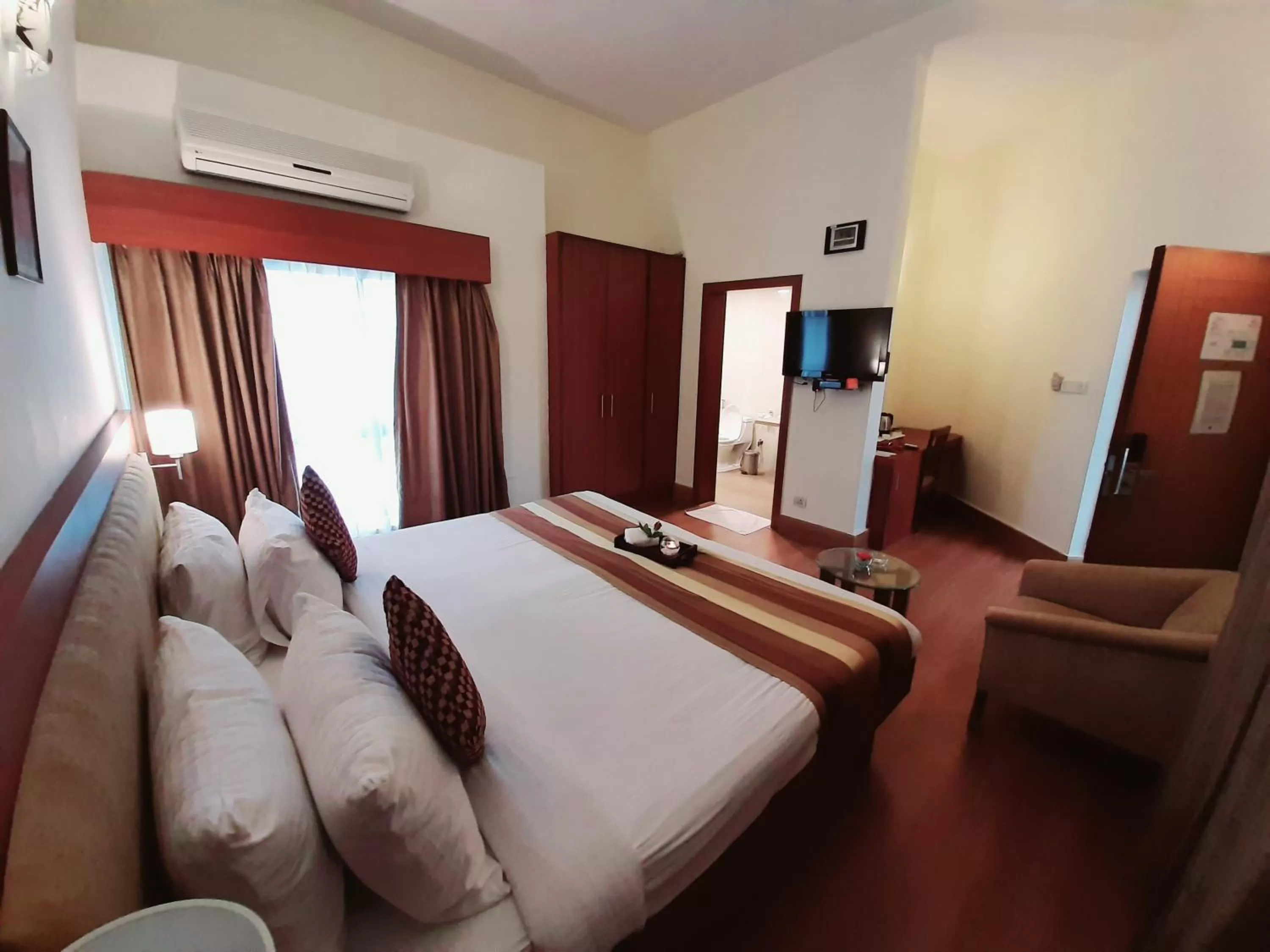 Bed in Hotel Phoenix Koregaon Park