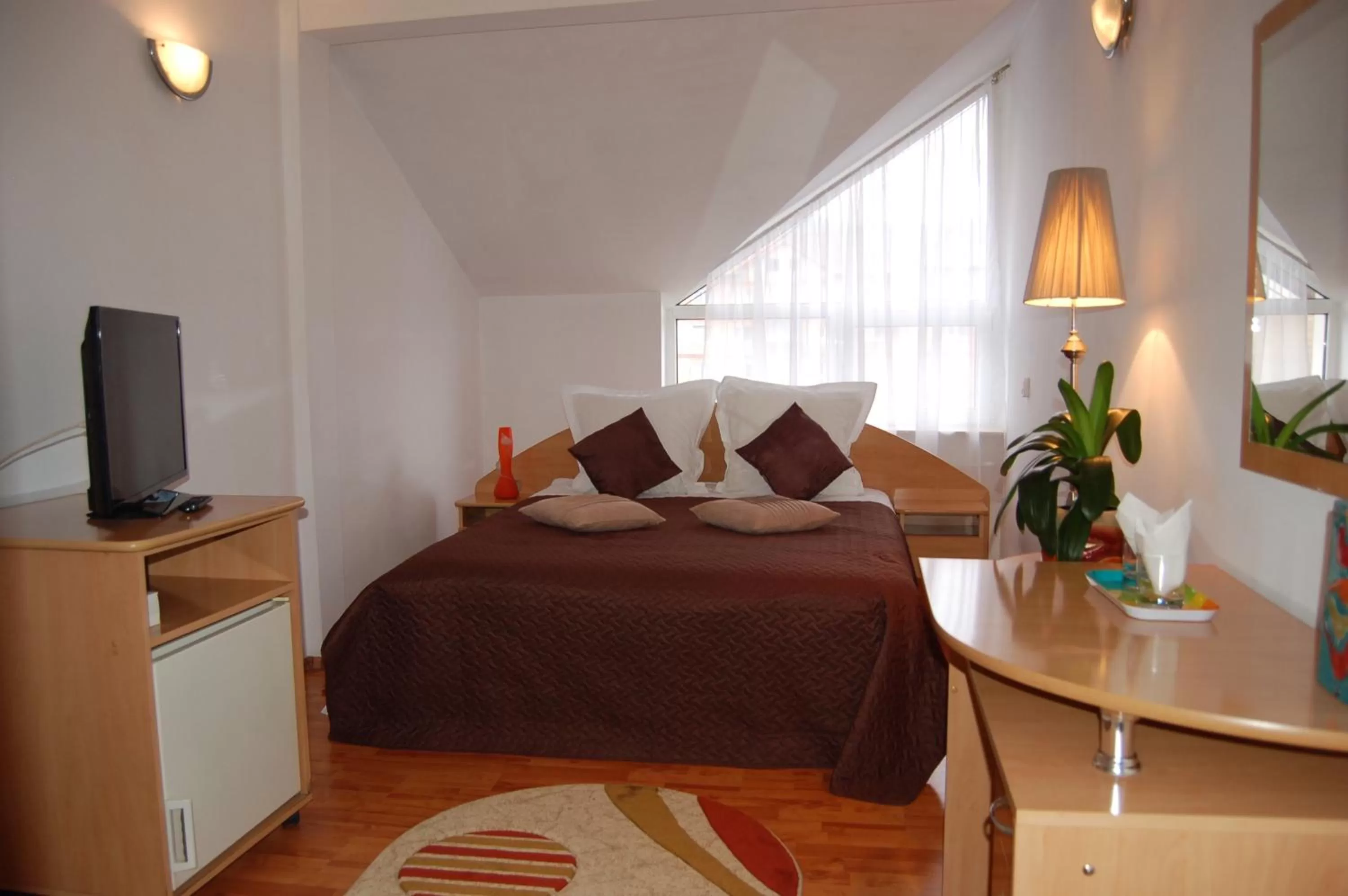 Bed in Motel Maestro