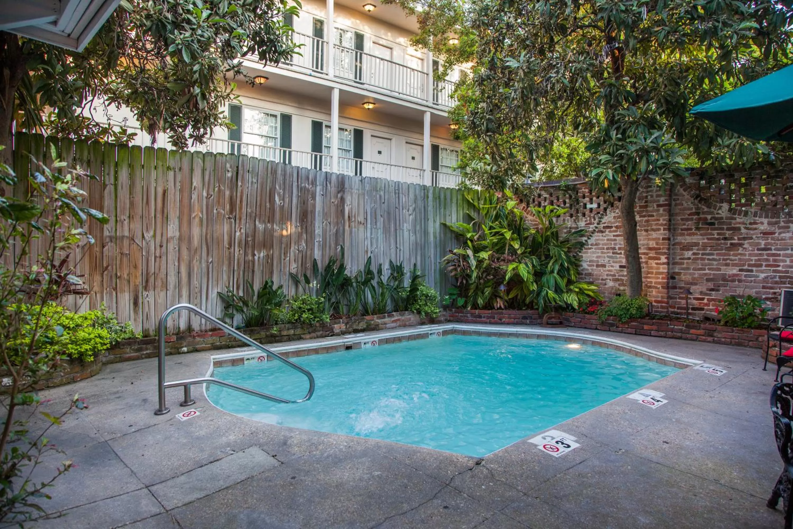 Swimming pool in Hotel St. Pierre French Quarter