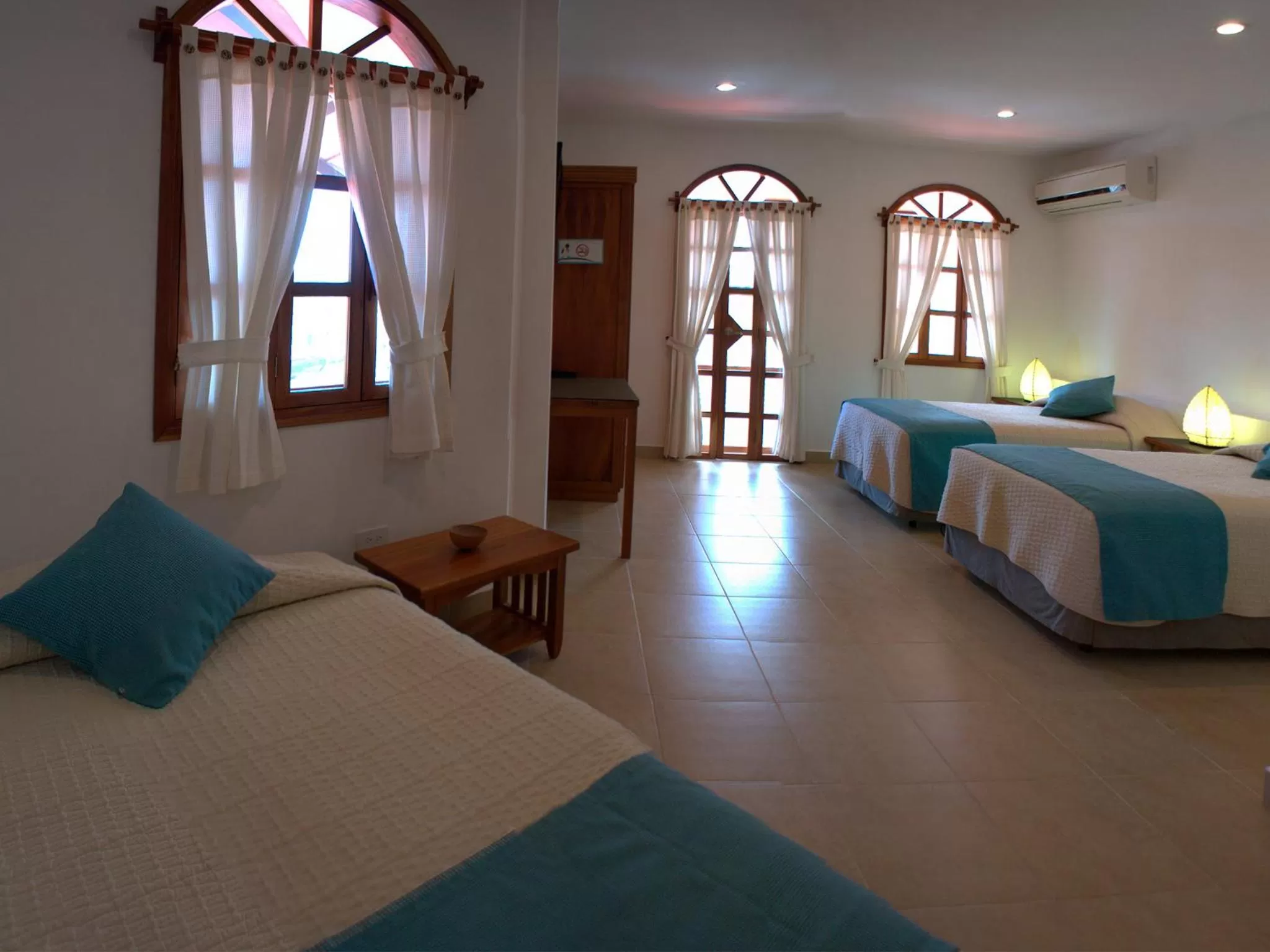 Photo of the whole room, Bed in Hotel Galapagos Suites B&B