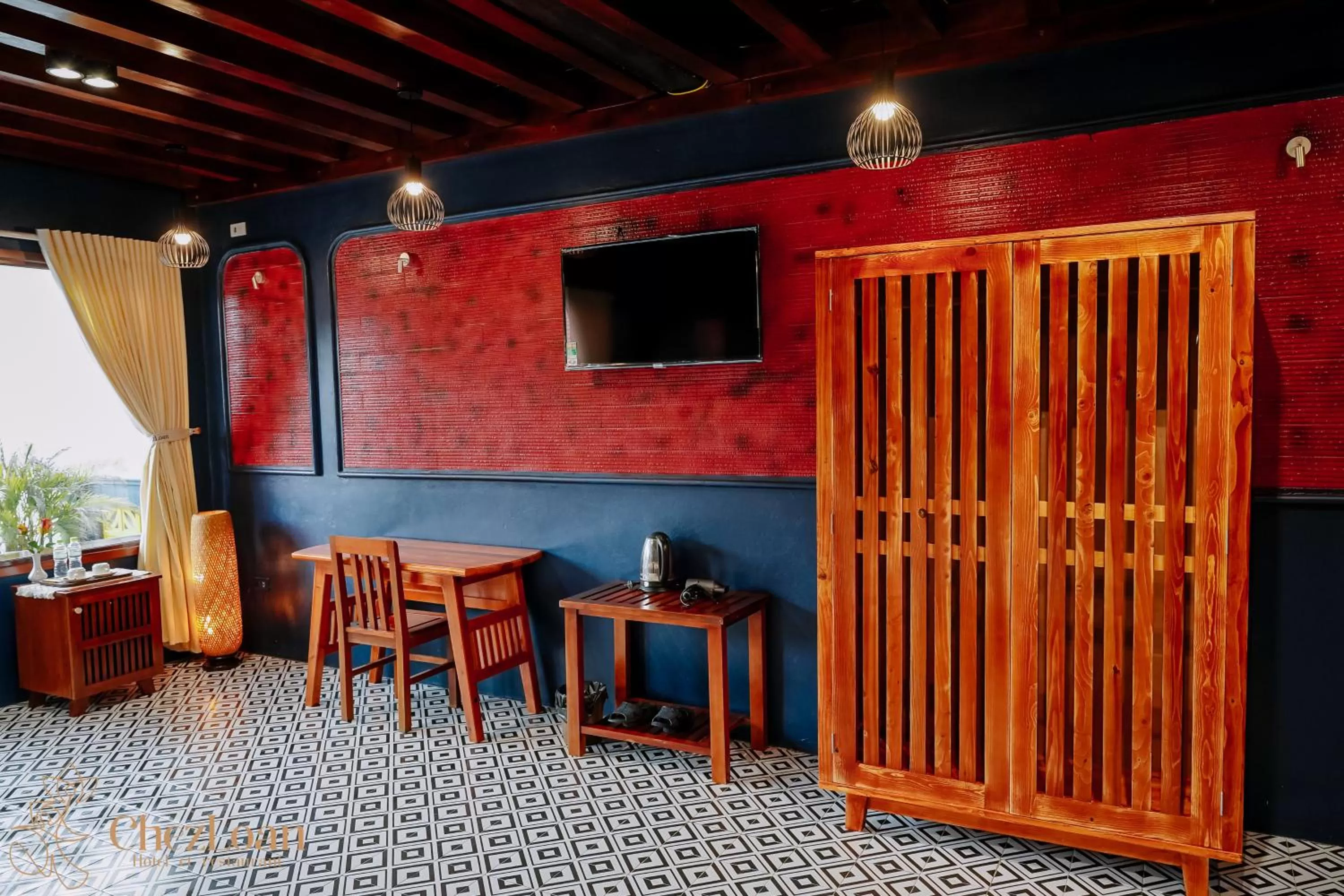 TV and multimedia in Chez Loan Hotel